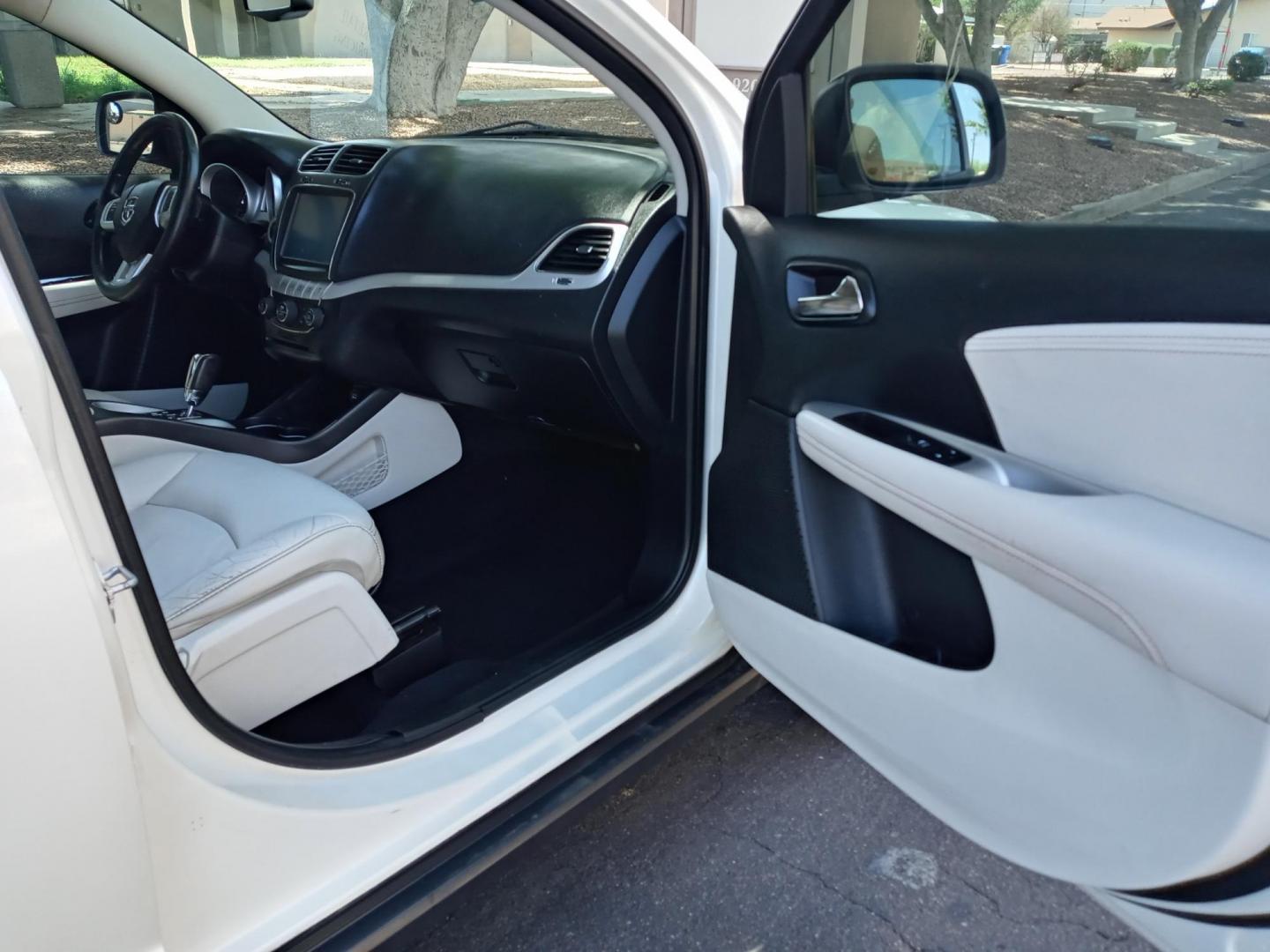 2015 WHITE /white and black Dodge Journey Limited (3C4PDCDG8FT) with an 3.6L V6 DOHC 24V engine, 6A transmission, located at 323 E Dunlap Ave., Phoenix, AZ, 85020, (602) 331-9000, 33.567677, -112.069000 - 2015 Dodge Journey Limited,.......EXCELLENT condition,.... Ice Cold A/C, Black and white interior with white leather seats in near perfect condition, New brakes, Tune up, touch screen Stereo/CD Player, Bluetooth, Phone sync, Backuup camera, Satellite compatible, 3RD Row seating , Rear a/c This suv - Photo#13