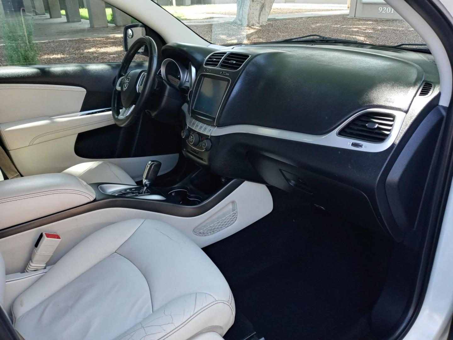 2015 WHITE /white and black Dodge Journey Limited (3C4PDCDG8FT) with an 3.6L V6 DOHC 24V engine, 6A transmission, located at 323 E Dunlap Ave., Phoenix, AZ, 85020, (602) 331-9000, 33.567677, -112.069000 - 2015 Dodge Journey Limited,.......EXCELLENT condition,.... Ice Cold A/C, Black and white interior with white leather seats in near perfect condition, New brakes, Tune up, touch screen Stereo/CD Player, Bluetooth, Phone sync, Backuup camera, Satellite compatible, 3RD Row seating , Rear a/c This suv - Photo#14