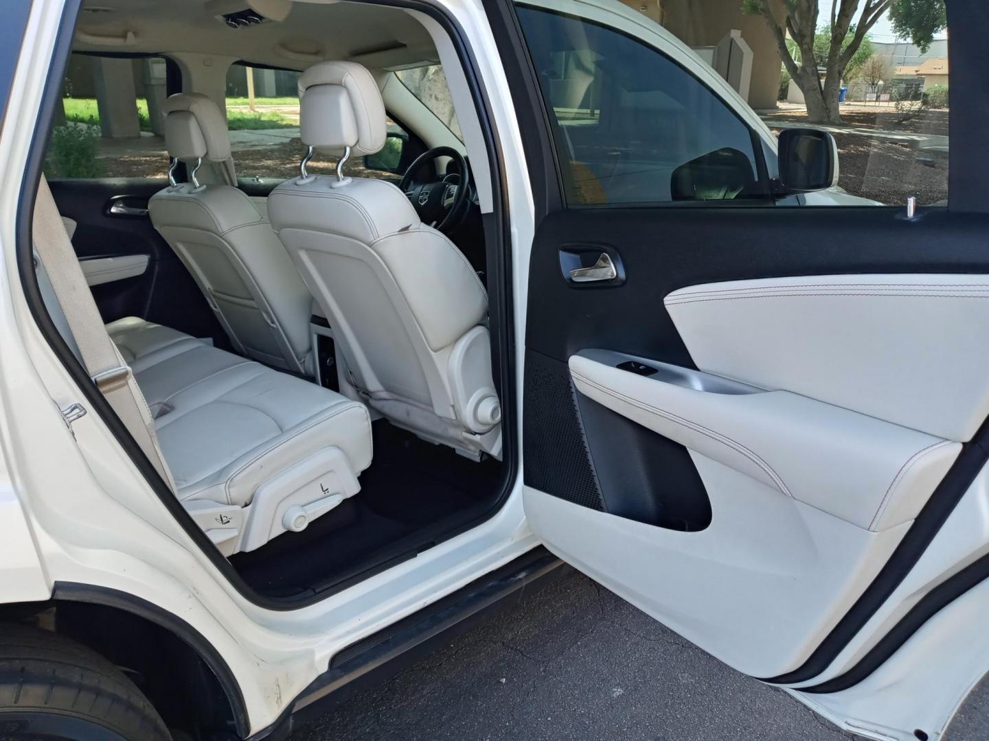 2015 WHITE /white and black Dodge Journey Limited (3C4PDCDG8FT) with an 3.6L V6 DOHC 24V engine, 6A transmission, located at 323 E Dunlap Ave., Phoenix, AZ, 85020, (602) 331-9000, 33.567677, -112.069000 - 2015 Dodge Journey Limited,.......EXCELLENT condition,.... Ice Cold A/C, Black and white interior with white leather seats in near perfect condition, New brakes, Tune up, touch screen Stereo/CD Player, Bluetooth, Phone sync, Backuup camera, Satellite compatible, 3RD Row seating , Rear a/c This suv - Photo#15