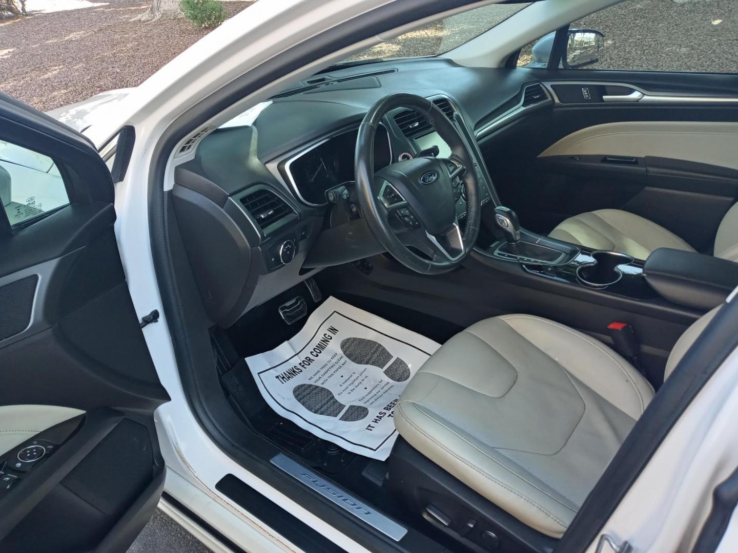 2015 WHITE /white and black Ford Fusion Energi Titanium (3FA6P0SU5FR) with an 2.0L L4 DOHC 16V HYBRID engine, Continuously Variable Transmission transmission, located at 323 E Dunlap Ave., Phoenix, AZ, 85020, (602) 331-9000, 33.567677, -112.069000 - 2015 Ford Fusion Energi Titanium,........EXCELLENT condition, A Real Must See!!.... No accidents, Power everything, Touch screen Stereo/cd player, Phone sync, Bluetooth, Satellite compatible, Backup camera, Ice cold ac, Clean Black and white interior with white leather seats in near perfect conditio - Photo#8