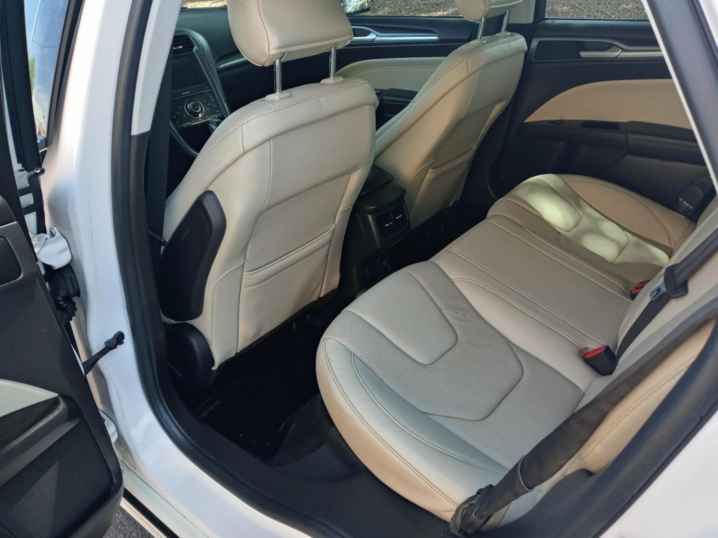 2015 WHITE /white and black Ford Fusion Energi Titanium (3FA6P0SU5FR) with an 2.0L L4 DOHC 16V HYBRID engine, Continuously Variable Transmission transmission, located at 323 E Dunlap Ave., Phoenix, AZ, 85020, (602) 331-9000, 33.567677, -112.069000 - 2015 Ford Fusion Energi Titanium,........EXCELLENT condition, A Real Must See!!.... No accidents, Power everything, Touch screen Stereo/cd player, Phone sync, Bluetooth, Satellite compatible, Backup camera, Ice cold ac, Clean Black and white interior with white leather seats in near perfect conditio - Photo#10