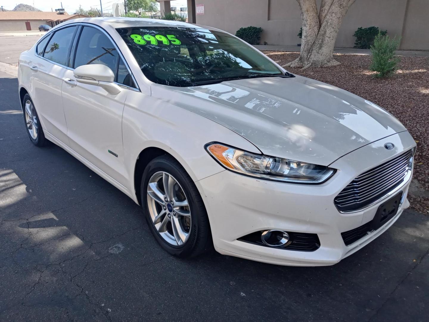 2015 WHITE /white and black Ford Fusion Energi Titanium (3FA6P0SU5FR) with an 2.0L L4 DOHC 16V HYBRID engine, Continuously Variable Transmission transmission, located at 323 E Dunlap Ave., Phoenix, AZ, 85020, (602) 331-9000, 33.567677, -112.069000 - 2015 Ford Fusion Energi Titanium,........EXCELLENT condition, A Real Must See!!.... No accidents, Power everything, Touch screen Stereo/cd player, Phone sync, Bluetooth, Satellite compatible, Backup camera, Ice cold ac, Clean Black and white interior with white leather seats in near perfect conditio - Photo#2