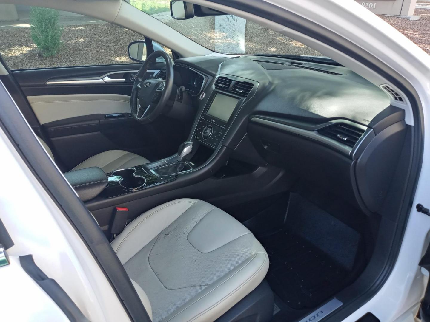 2015 WHITE /white and black Ford Fusion Energi Titanium (3FA6P0SU5FR) with an 2.0L L4 DOHC 16V HYBRID engine, Continuously Variable Transmission transmission, located at 323 E Dunlap Ave., Phoenix, AZ, 85020, (602) 331-9000, 33.567677, -112.069000 - 2015 Ford Fusion Energi Titanium,........EXCELLENT condition, A Real Must See!!.... No accidents, Power everything, Touch screen Stereo/cd player, Phone sync, Bluetooth, Satellite compatible, Backup camera, Ice cold ac, Clean Black and white interior with white leather seats in near perfect conditio - Photo#12