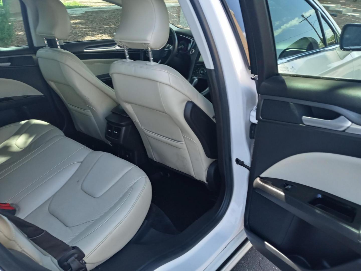 2015 WHITE /white and black Ford Fusion Energi Titanium (3FA6P0SU5FR) with an 2.0L L4 DOHC 16V HYBRID engine, Continuously Variable Transmission transmission, located at 323 E Dunlap Ave., Phoenix, AZ, 85020, (602) 331-9000, 33.567677, -112.069000 - 2015 Ford Fusion Energi Titanium,........EXCELLENT condition, A Real Must See!!.... No accidents, Power everything, Touch screen Stereo/cd player, Phone sync, Bluetooth, Satellite compatible, Backup camera, Ice cold ac, Clean Black and white interior with white leather seats in near perfect conditio - Photo#14