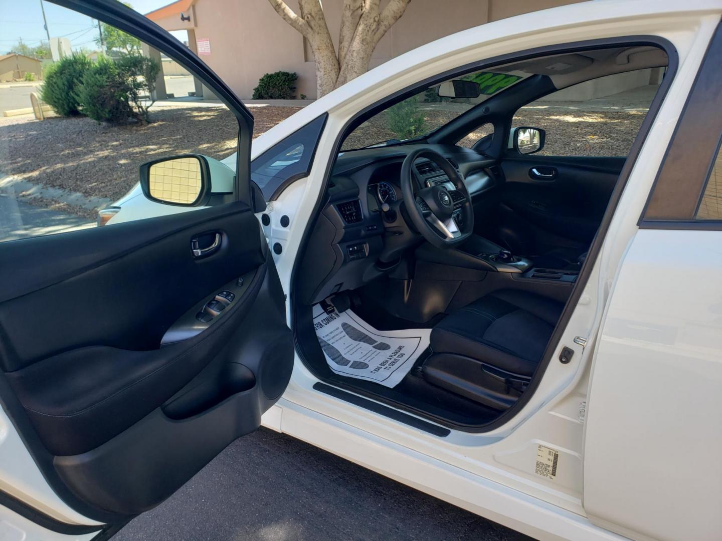 2019 Nissan Leaf SV (1N4AZ1CP8KC) with an ELECTRIC engine, CVT transmission, located at 323 E Dunlap Ave., Phoenix, AZ, 85020, (602) 331-9000, 33.567677, -112.069000 - 2019 Nissan Leaf SV,.......A Must See!! ONLY 66K MILES!!!.... $8,995 CASH ONLY PRICING!!!........No accidents, Ice cold AC. The car is gorgeous inside and out. Power windows, Power door locks, Touch screen Stereo, Phone sync, Bluetooth, Satellite compatible, Backup camera, Beautiful gray and black - Photo#8