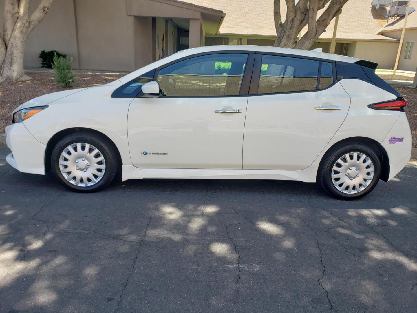 2019 Nissan Leaf SV (1N4AZ1CP8KC) with an ELECTRIC engine, CVT transmission, located at 323 E Dunlap Ave., Phoenix, AZ, 85020, (602) 331-9000, 33.567677, -112.069000 - 2019 Nissan Leaf SV,.......A Must See!! ONLY 66K MILES!!!.... $8,995 CASH ONLY PRICING!!!........No accidents, Ice cold AC. The car is gorgeous inside and out. Power windows, Power door locks, Touch screen Stereo, Phone sync, Bluetooth, Satellite compatible, Backup camera, Beautiful gray and black - Photo#6