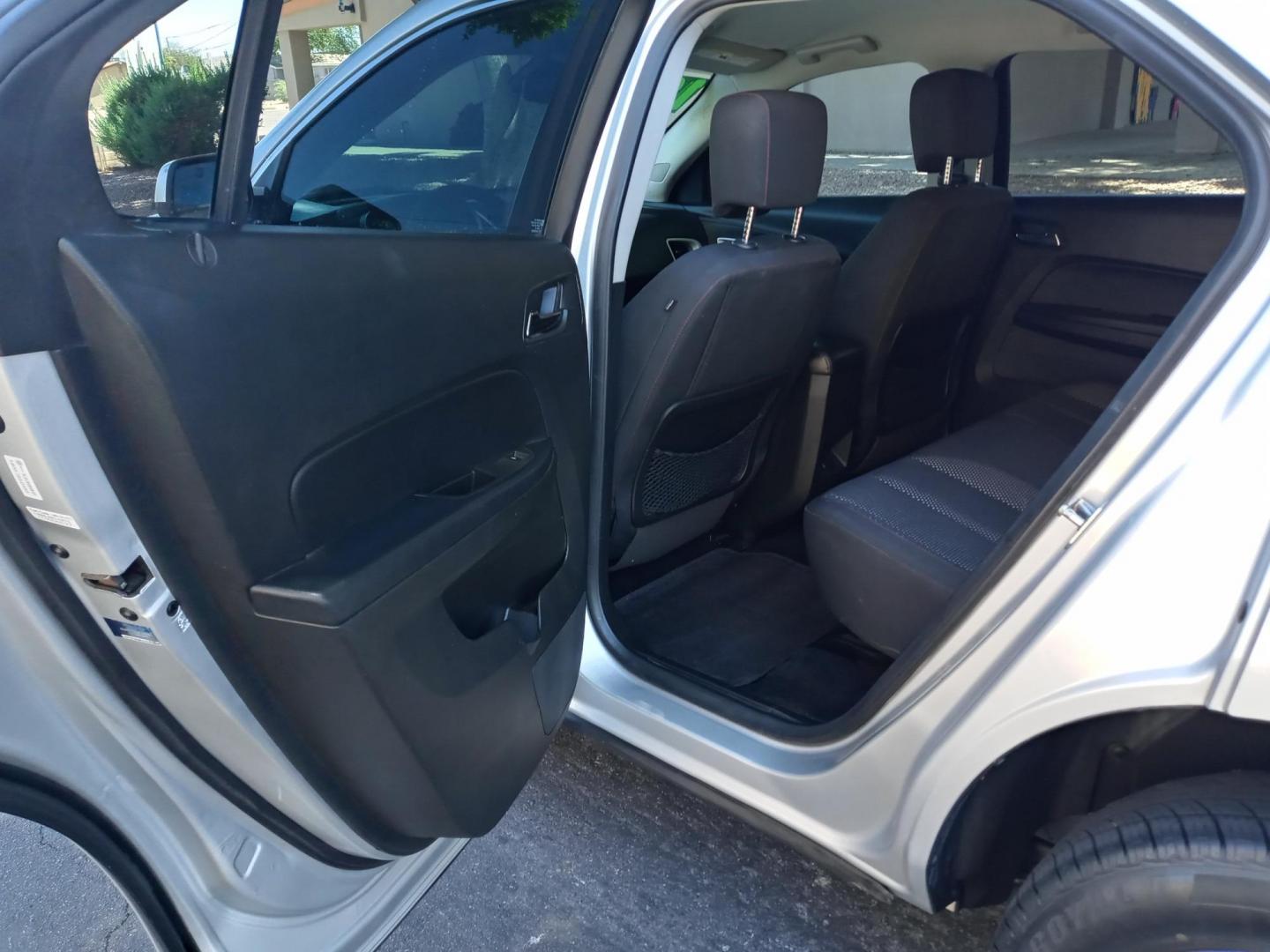 2016 silver /gray and black Chevrolet Equinox LT 2WD (2GNALCEK9G1) with an 2.4L L4 DOHC 16V FFV engine, 6A transmission, located at 323 E Dunlap Ave., Phoenix, AZ, 85020, (602) 331-9000, 33.567677, -112.069000 - 2016 Chevrolet Equinox LT 2WD,.......EXCELLENT condition,.... Ice Cold A/C, Black and gray interior with black cloth seats in near perfect condition, New brakes, Tune up, touch screen Stereo, Bluetooth, Phone sync, Backuup camera, Satellite compatible, This suv is gorgeous inside and out, Incredibl - Photo#10