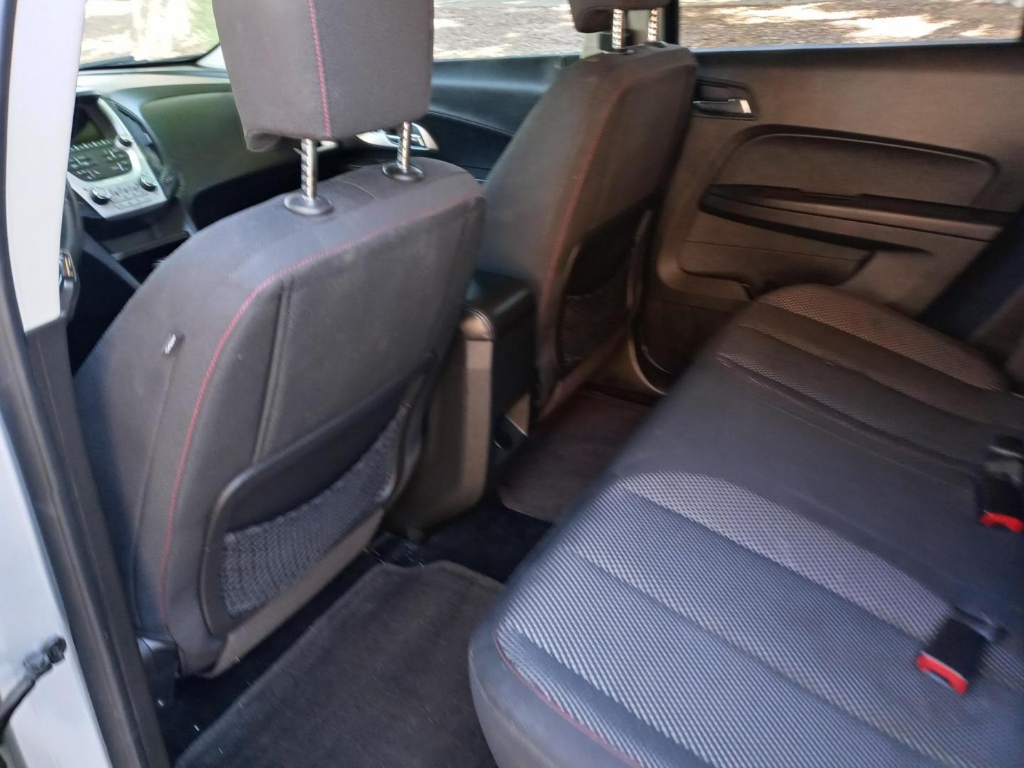 2016 silver /gray and black Chevrolet Equinox LT 2WD (2GNALCEK9G1) with an 2.4L L4 DOHC 16V FFV engine, 6A transmission, located at 323 E Dunlap Ave., Phoenix, AZ, 85020, (602) 331-9000, 33.567677, -112.069000 - 2016 Chevrolet Equinox LT 2WD,.......EXCELLENT condition,.... Ice Cold A/C, Black and gray interior with black cloth seats in near perfect condition, New brakes, Tune up, touch screen Stereo, Bluetooth, Phone sync, Backuup camera, Satellite compatible, This suv is gorgeous inside and out, Incredibl - Photo#11