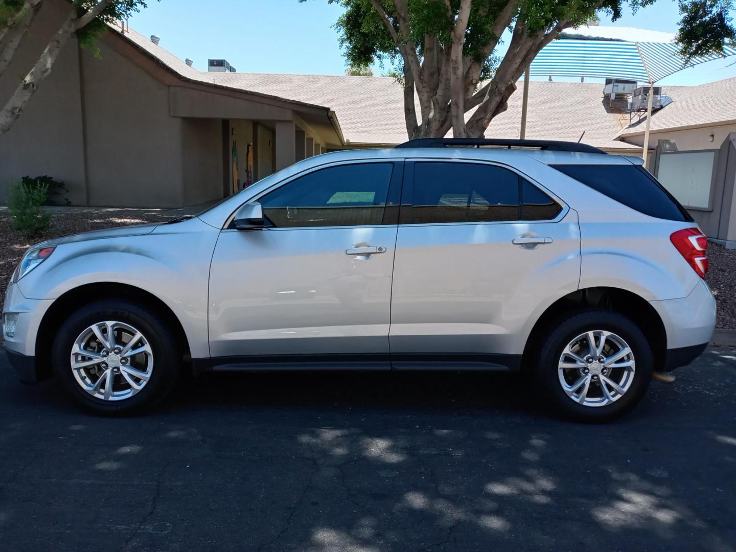 2016 silver /gray and black Chevrolet Equinox LT 2WD (2GNALCEK9G1) with an 2.4L L4 DOHC 16V FFV engine, 6A transmission, located at 323 E Dunlap Ave., Phoenix, AZ, 85020, (602) 331-9000, 33.567677, -112.069000 - 2016 Chevrolet Equinox LT 2WD,.......EXCELLENT condition,.... Ice Cold A/C, Black and gray interior with black cloth seats in near perfect condition, New brakes, Tune up, touch screen Stereo, Bluetooth, Phone sync, Backuup camera, Satellite compatible, This suv is gorgeous inside and out, Incredibl - Photo#6