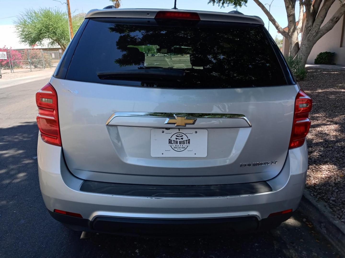 2016 silver /gray and black Chevrolet Equinox LT 2WD (2GNALCEK9G1) with an 2.4L L4 DOHC 16V FFV engine, 6A transmission, located at 323 E Dunlap Ave., Phoenix, AZ, 85020, (602) 331-9000, 33.567677, -112.069000 - 2016 Chevrolet Equinox LT 2WD,.......EXCELLENT condition,.... Ice Cold A/C, Black and gray interior with black cloth seats in near perfect condition, New brakes, Tune up, touch screen Stereo, Bluetooth, Phone sync, Backuup camera, Satellite compatible, This suv is gorgeous inside and out, Incredibl - Photo#7