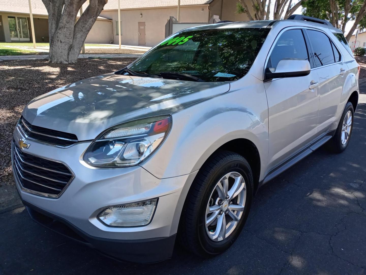 2016 silver /gray and black Chevrolet Equinox LT 2WD (2GNALCEK9G1) with an 2.4L L4 DOHC 16V FFV engine, 6A transmission, located at 323 E Dunlap Ave., Phoenix, AZ, 85020, (602) 331-9000, 33.567677, -112.069000 - 2016 Chevrolet Equinox LT 2WD,.......EXCELLENT condition,.... Ice Cold A/C, Black and gray interior with black cloth seats in near perfect condition, New brakes, Tune up, touch screen Stereo, Bluetooth, Phone sync, Backuup camera, Satellite compatible, This suv is gorgeous inside and out, Incredibl - Photo#0