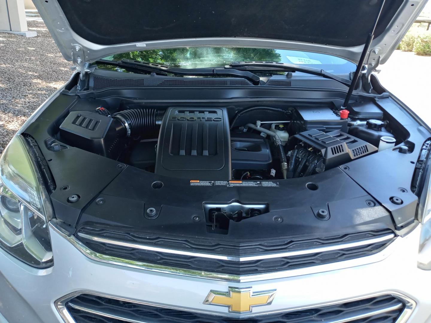 2016 silver /gray and black Chevrolet Equinox LT 2WD (2GNALCEK9G1) with an 2.4L L4 DOHC 16V FFV engine, 6A transmission, located at 323 E Dunlap Ave., Phoenix, AZ, 85020, (602) 331-9000, 33.567677, -112.069000 - 2016 Chevrolet Equinox LT 2WD,.......EXCELLENT condition,.... Ice Cold A/C, Black and gray interior with black cloth seats in near perfect condition, New brakes, Tune up, touch screen Stereo, Bluetooth, Phone sync, Backuup camera, Satellite compatible, This suv is gorgeous inside and out, Incredibl - Photo#17