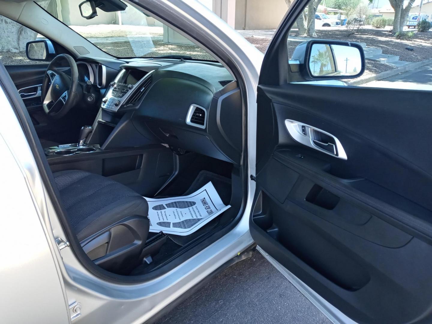 2016 silver /gray and black Chevrolet Equinox LT 2WD (2GNALCEK9G1) with an 2.4L L4 DOHC 16V FFV engine, 6A transmission, located at 323 E Dunlap Ave., Phoenix, AZ, 85020, (602) 331-9000, 33.567677, -112.069000 - 2016 Chevrolet Equinox LT 2WD,.......EXCELLENT condition,.... Ice Cold A/C, Black and gray interior with black cloth seats in near perfect condition, New brakes, Tune up, touch screen Stereo, Bluetooth, Phone sync, Backuup camera, Satellite compatible, This suv is gorgeous inside and out, Incredibl - Photo#12