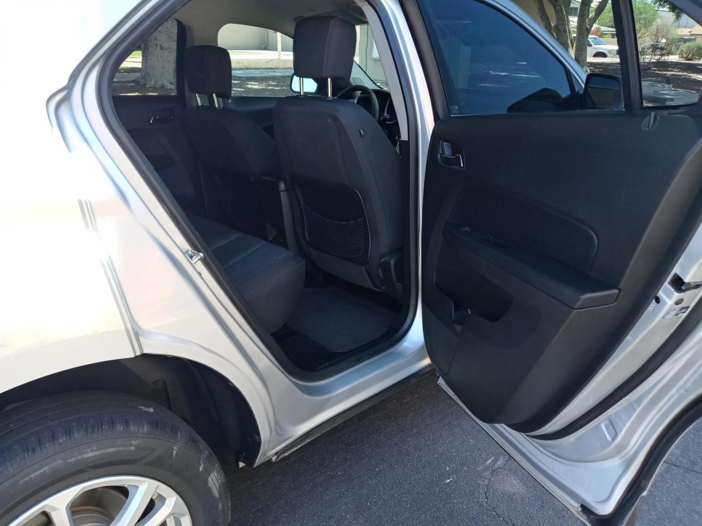 2016 silver /gray and black Chevrolet Equinox LT 2WD (2GNALCEK9G1) with an 2.4L L4 DOHC 16V FFV engine, 6A transmission, located at 323 E Dunlap Ave., Phoenix, AZ, 85020, (602) 331-9000, 33.567677, -112.069000 - 2016 Chevrolet Equinox LT 2WD,.......EXCELLENT condition,.... Ice Cold A/C, Black and gray interior with black cloth seats in near perfect condition, New brakes, Tune up, touch screen Stereo, Bluetooth, Phone sync, Backuup camera, Satellite compatible, This suv is gorgeous inside and out, Incredibl - Photo#14