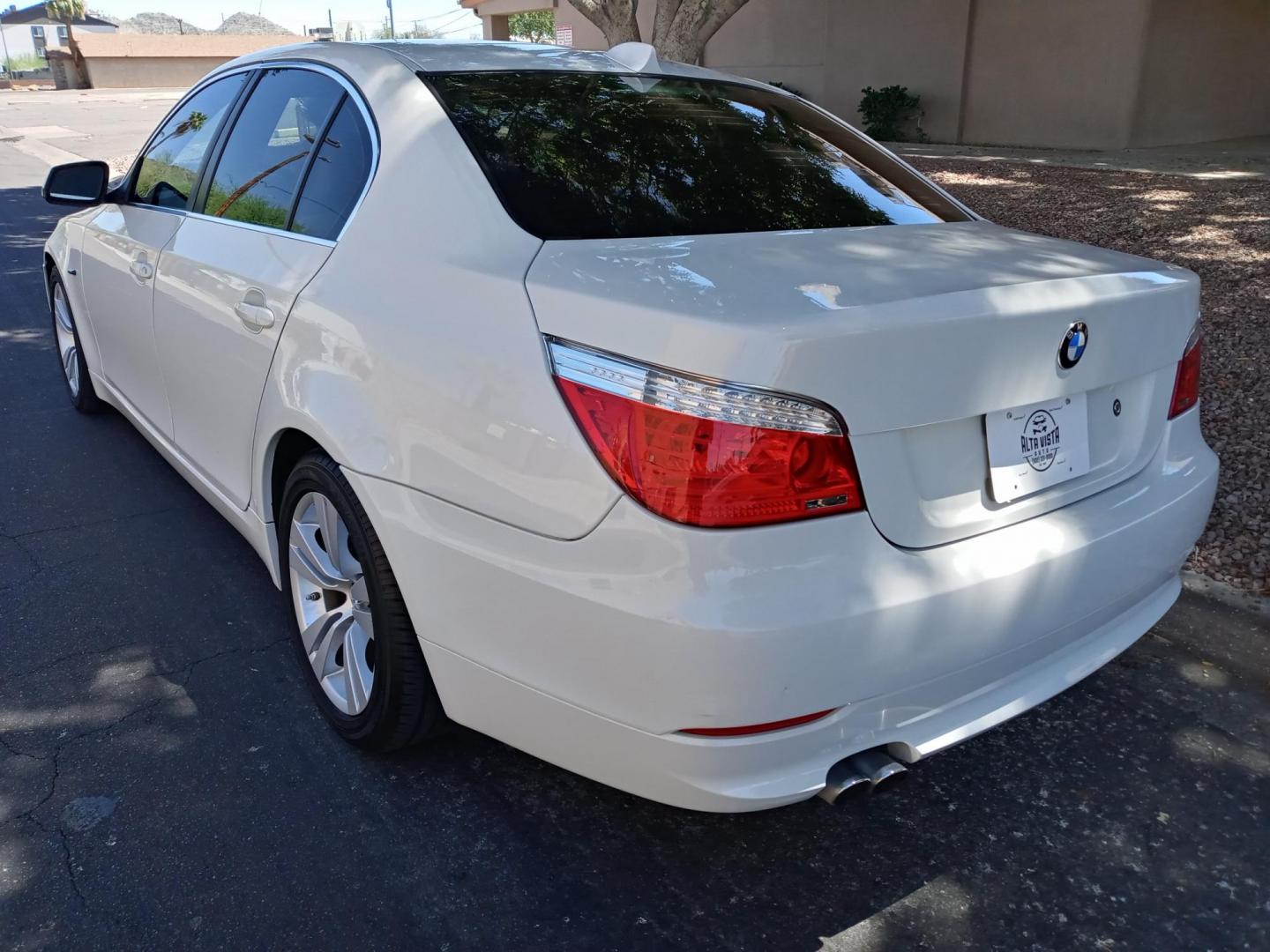 2010 silver /Tan and black BMW 5-Series 528i (WBANU5C52AC) with an 3.0L L6 DOHC 24V engine, automatic transmission, located at 323 E Dunlap Ave., Phoenix, AZ, 85020, (602) 331-9000, 33.567677, -112.069000 - 2010 BMW 5-Series 528i,........CASH PRICING FIRM...$7000 O.T.D. Easy no haggle pricing for a very nice luxury atuomobile. Just bring cashier check or cash and drive her away.....EXCELLENT condition, A Real Must See!!.... No accidents, Power everything, Stereo/cd player, Phone sync, Bluetooth, Ic - Photo#5