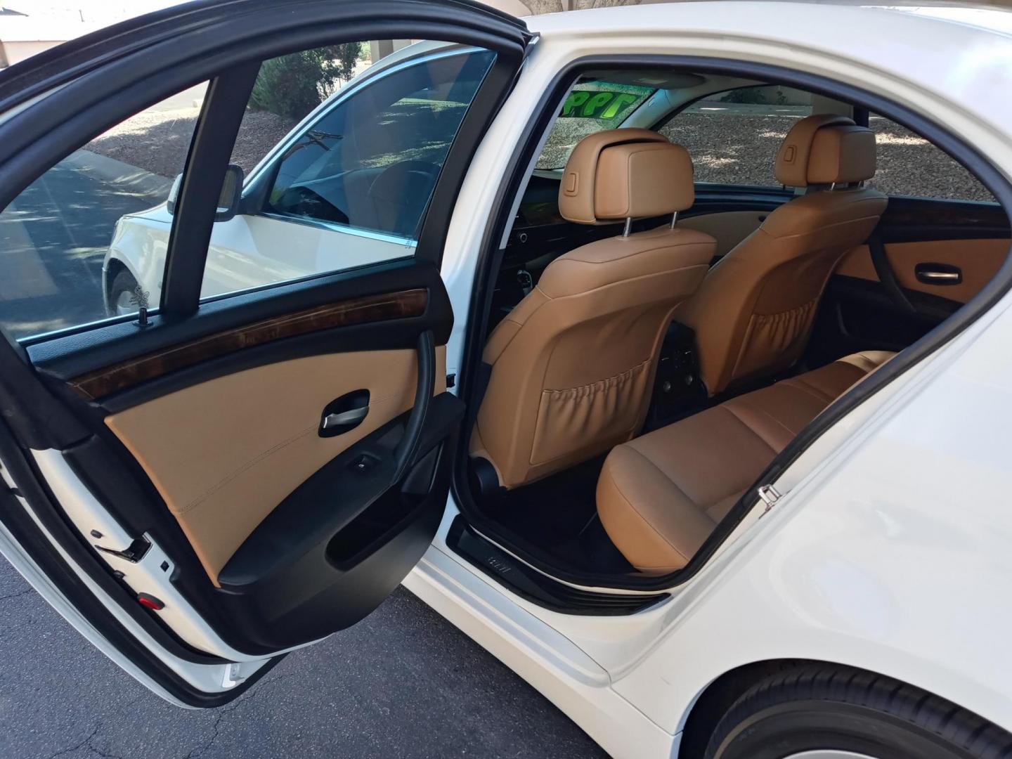 2010 silver /Tan and black BMW 5-Series 528i (WBANU5C52AC) with an 3.0L L6 DOHC 24V engine, automatic transmission, located at 323 E Dunlap Ave., Phoenix, AZ, 85020, (602) 331-9000, 33.567677, -112.069000 - 2010 BMW 5-Series 528i,........CASH PRICING FIRM...$7000 O.T.D. Easy no haggle pricing for a very nice luxury atuomobile. Just bring cashier check or cash and drive her away.....EXCELLENT condition, A Real Must See!!.... No accidents, Power everything, Stereo/cd player, Phone sync, Bluetooth, Ic - Photo#10