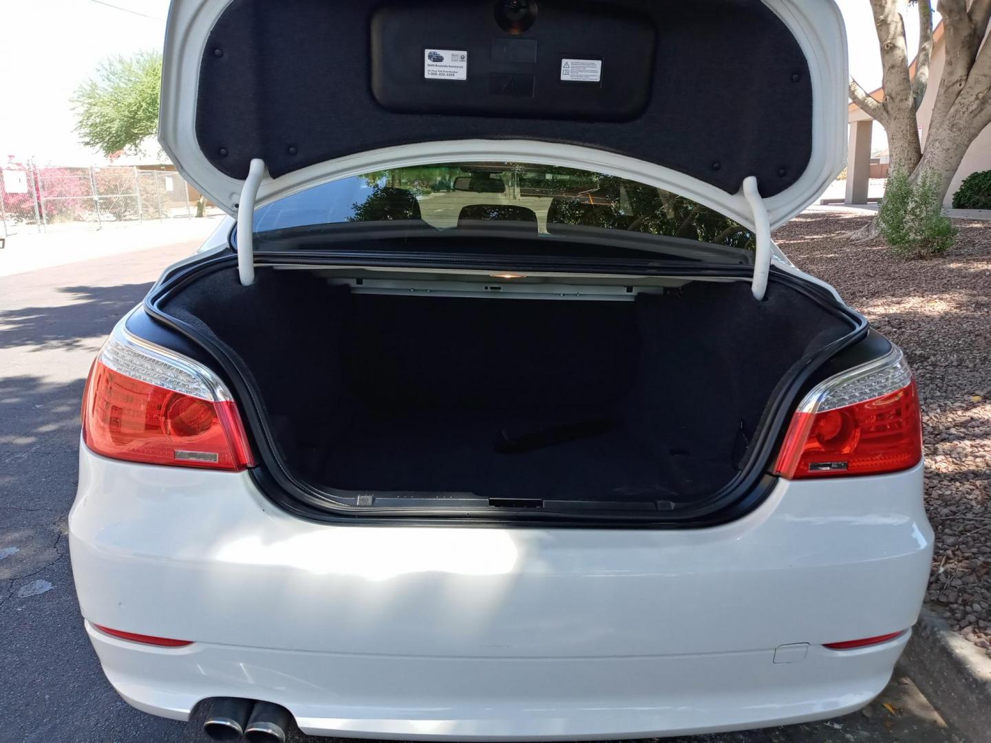 2010 silver /Tan and black BMW 5-Series 528i (WBANU5C52AC) with an 3.0L L6 DOHC 24V engine, automatic transmission, located at 323 E Dunlap Ave., Phoenix, AZ, 85020, (602) 331-9000, 33.567677, -112.069000 - 2010 BMW 5-Series 528i,........CASH PRICING FIRM...$7000 O.T.D. Easy no haggle pricing for a very nice luxury atuomobile. Just bring cashier check or cash and drive her away.....EXCELLENT condition, A Real Must See!!.... No accidents, Power everything, Stereo/cd player, Phone sync, Bluetooth, Ic - Photo#18