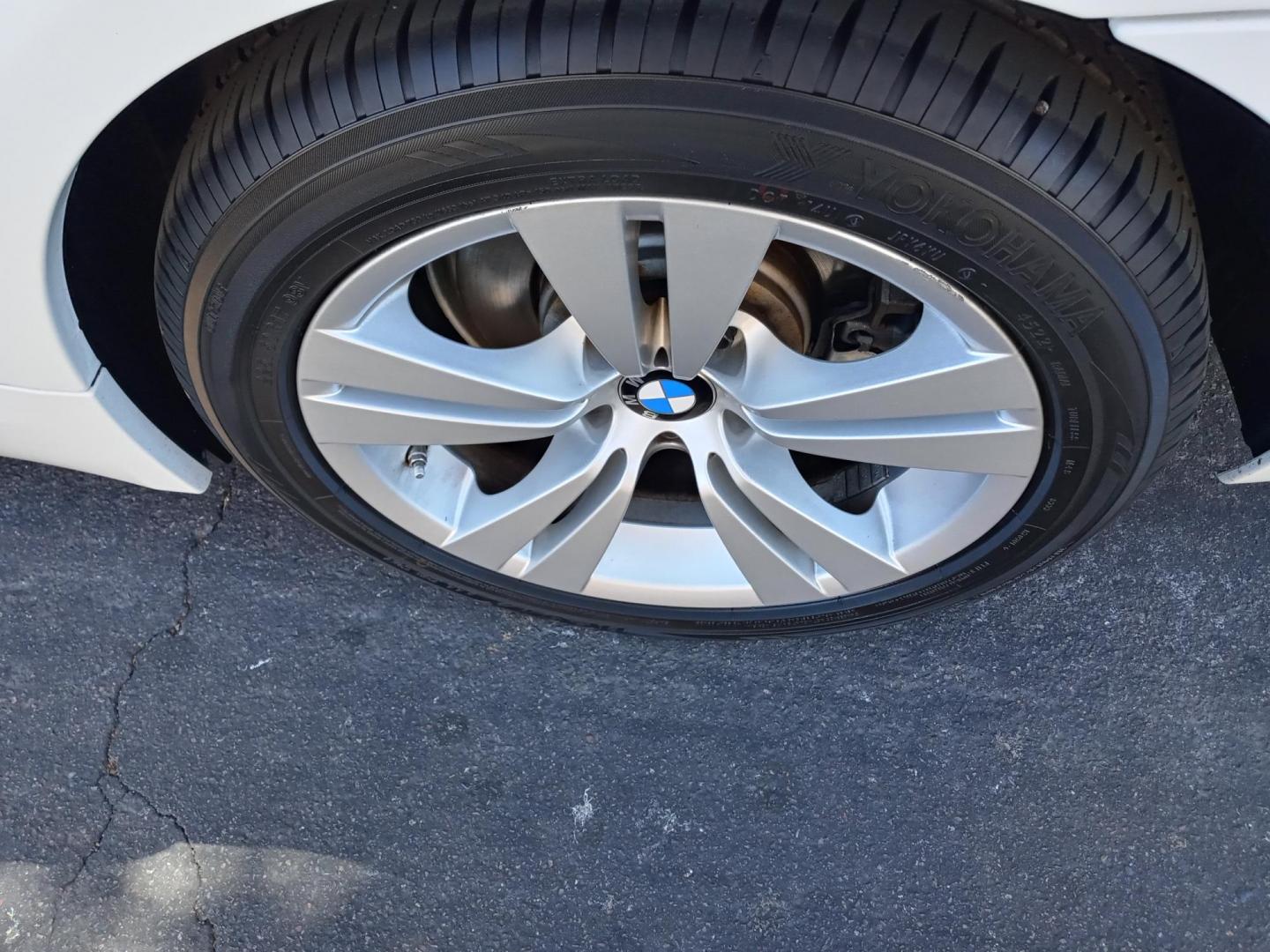 2010 silver /Tan and black BMW 5-Series 528i (WBANU5C52AC) with an 3.0L L6 DOHC 24V engine, automatic transmission, located at 323 E Dunlap Ave., Phoenix, AZ, 85020, (602) 331-9000, 33.567677, -112.069000 - 2010 BMW 5-Series 528i,........CASH PRICING FIRM...$7000 O.T.D. Easy no haggle pricing for a very nice luxury atuomobile. Just bring cashier check or cash and drive her away.....EXCELLENT condition, A Real Must See!!.... No accidents, Power everything, Stereo/cd player, Phone sync, Bluetooth, Ic - Photo#20