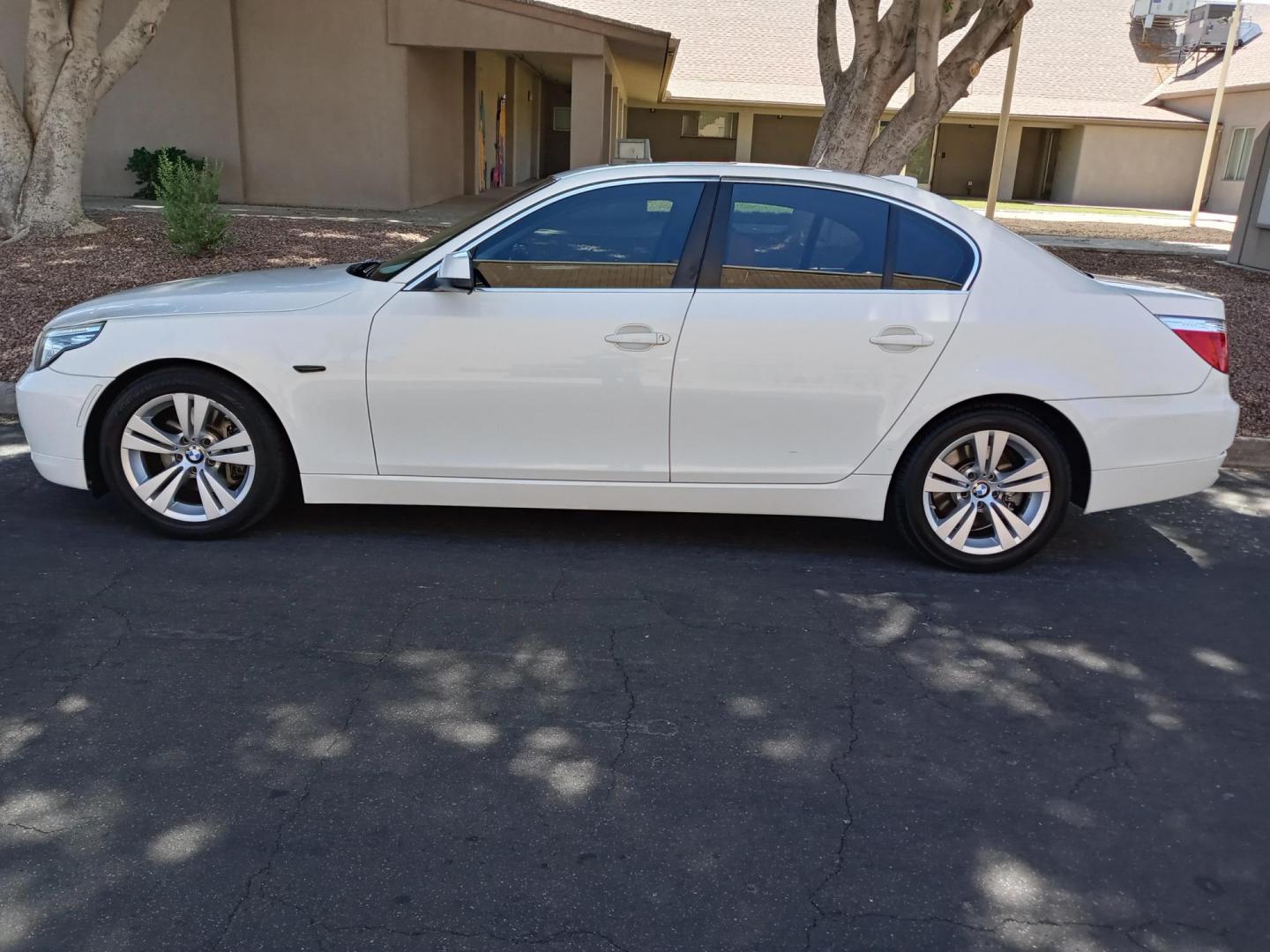 2010 silver /Tan and black BMW 5-Series 528i (WBANU5C52AC) with an 3.0L L6 DOHC 24V engine, automatic transmission, located at 323 E Dunlap Ave., Phoenix, AZ, 85020, (602) 331-9000, 33.567677, -112.069000 - 2010 BMW 5-Series 528i,........CASH PRICING FIRM...$7000 O.T.D. Easy no haggle pricing for a very nice luxury atuomobile. Just bring cashier check or cash and drive her away.....EXCELLENT condition, A Real Must See!!.... No accidents, Power everything, Stereo/cd player, Phone sync, Bluetooth, Ic - Photo#6