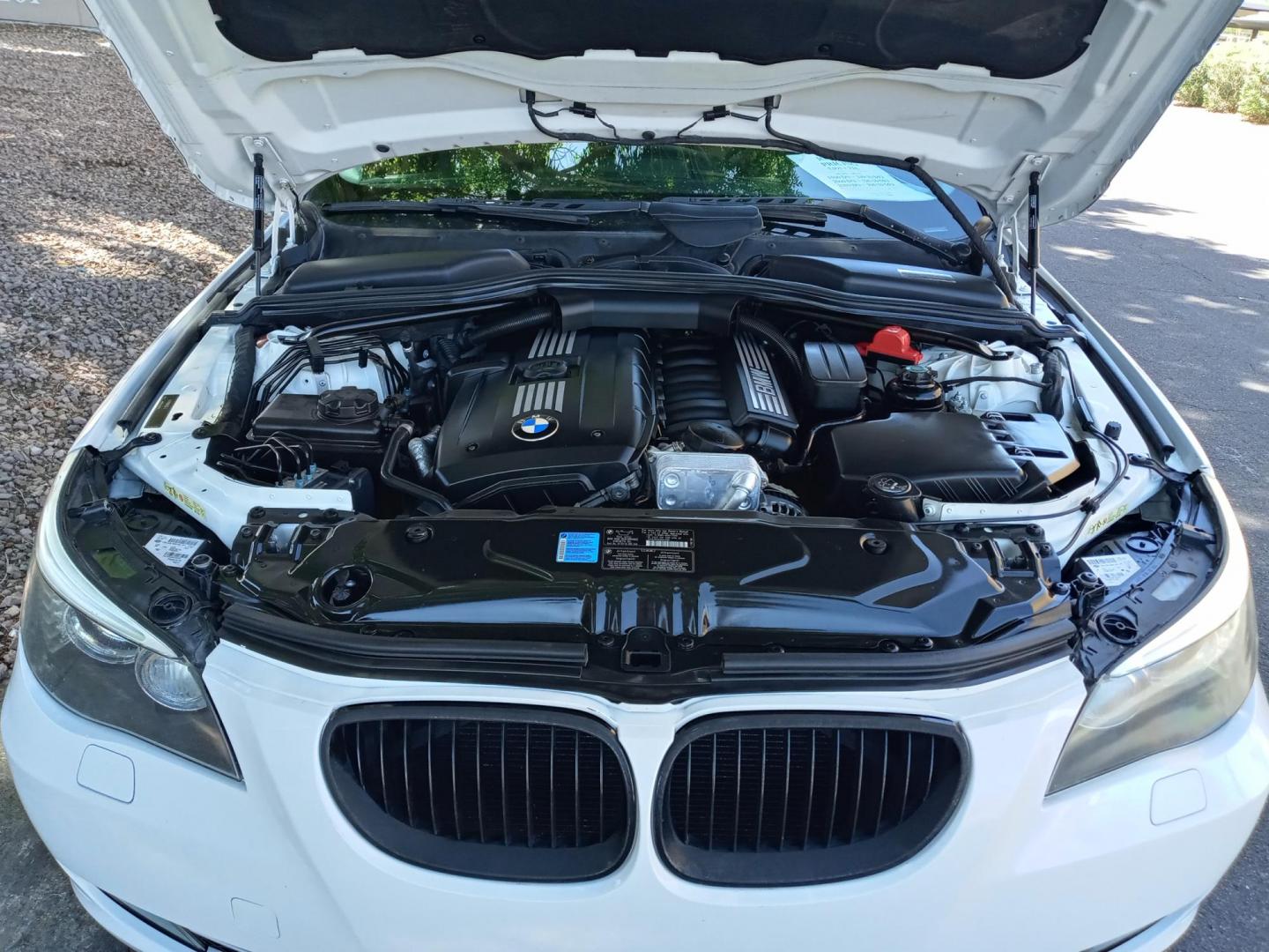 2010 silver /Tan and black BMW 5-Series 528i (WBANU5C52AC) with an 3.0L L6 DOHC 24V engine, automatic transmission, located at 323 E Dunlap Ave., Phoenix, AZ, 85020, (602) 331-9000, 33.567677, -112.069000 - 2010 BMW 5-Series 528i,........CASH PRICING FIRM...$7000 O.T.D. Easy no haggle pricing for a very nice luxury atuomobile. Just bring cashier check or cash and drive her away.....EXCELLENT condition, A Real Must See!!.... No accidents, Power everything, Stereo/cd player, Phone sync, Bluetooth, Ic - Photo#19