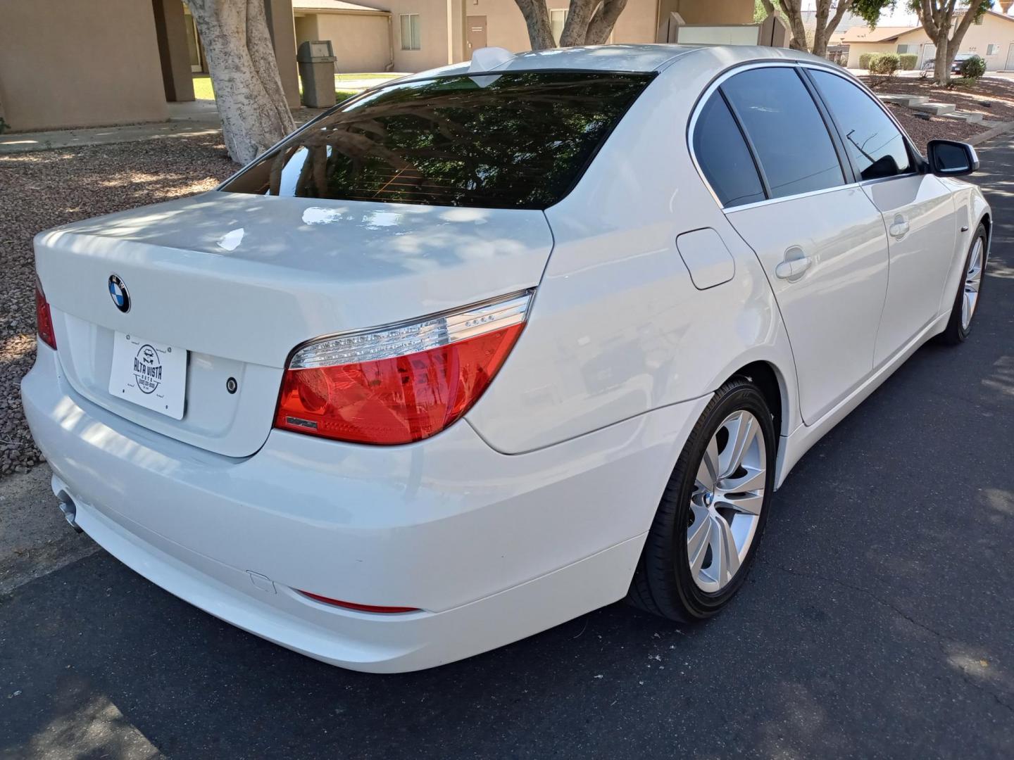 2010 silver /Tan and black BMW 5-Series 528i (WBANU5C52AC) with an 3.0L L6 DOHC 24V engine, automatic transmission, located at 323 E Dunlap Ave., Phoenix, AZ, 85020, (602) 331-9000, 33.567677, -112.069000 - 2010 BMW 5-Series 528i,........CASH PRICING FIRM...$7000 O.T.D. Easy no haggle pricing for a very nice luxury atuomobile. Just bring cashier check or cash and drive her away.....EXCELLENT condition, A Real Must See!!.... No accidents, Power everything, Stereo/cd player, Phone sync, Bluetooth, Ic - Photo#3