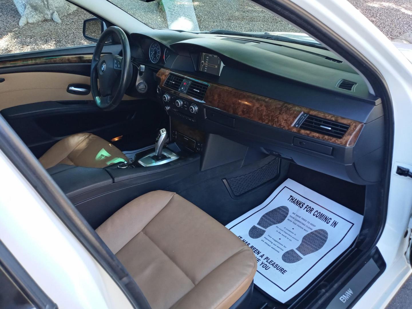 2010 silver /Tan and black BMW 5-Series 528i (WBANU5C52AC) with an 3.0L L6 DOHC 24V engine, automatic transmission, located at 323 E Dunlap Ave., Phoenix, AZ, 85020, (602) 331-9000, 33.567677, -112.069000 - 2010 BMW 5-Series 528i,........CASH PRICING FIRM...$7000 O.T.D. Easy no haggle pricing for a very nice luxury atuomobile. Just bring cashier check or cash and drive her away.....EXCELLENT condition, A Real Must See!!.... No accidents, Power everything, Stereo/cd player, Phone sync, Bluetooth, Ic - Photo#13