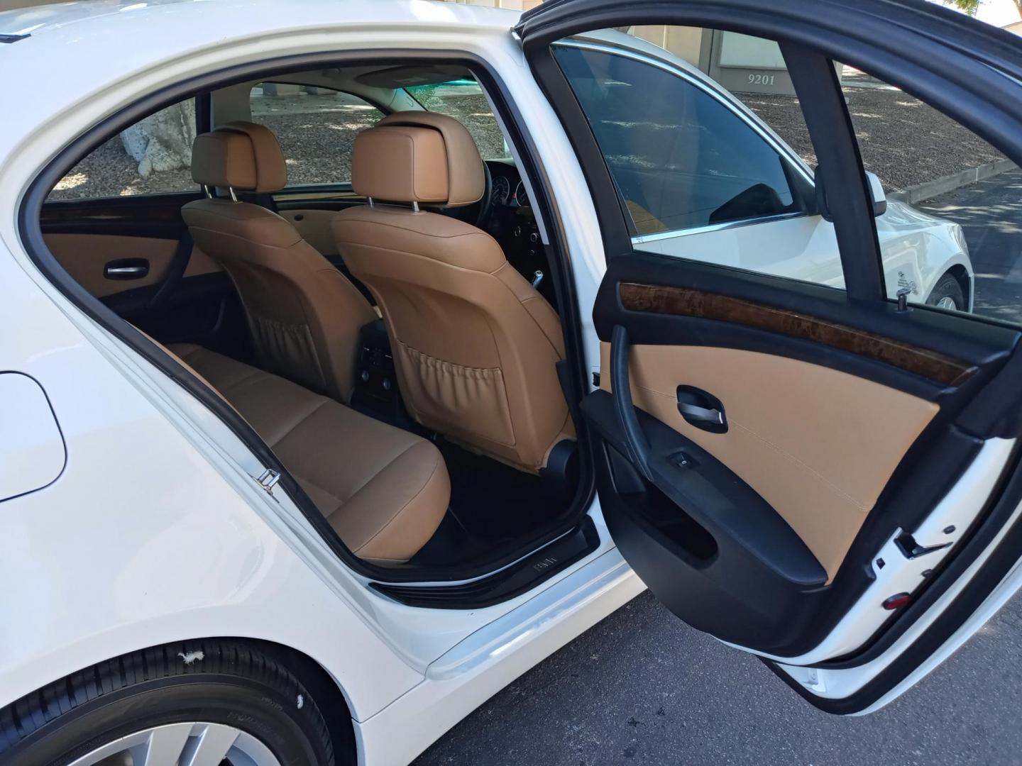 2010 silver /Tan and black BMW 5-Series 528i (WBANU5C52AC) with an 3.0L L6 DOHC 24V engine, automatic transmission, located at 323 E Dunlap Ave., Phoenix, AZ, 85020, (602) 331-9000, 33.567677, -112.069000 - 2010 BMW 5-Series 528i,........CASH PRICING FIRM...$7000 O.T.D. Easy no haggle pricing for a very nice luxury atuomobile. Just bring cashier check or cash and drive her away.....EXCELLENT condition, A Real Must See!!.... No accidents, Power everything, Stereo/cd player, Phone sync, Bluetooth, Ic - Photo#14
