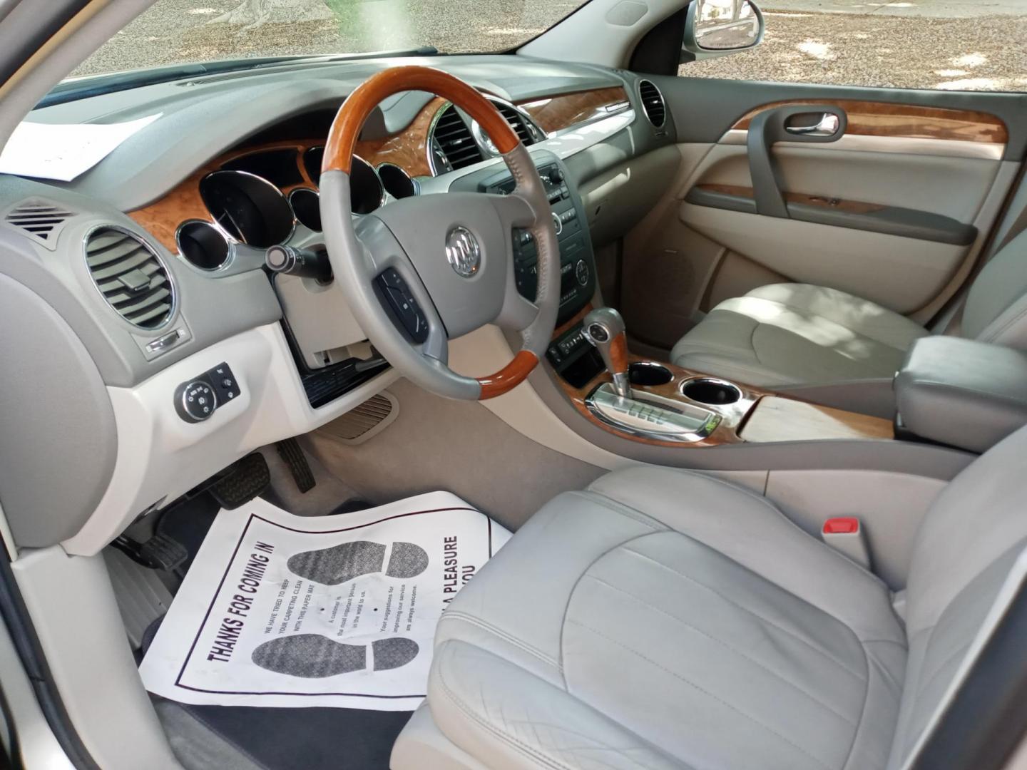 2008 Buick Enclave CXL FWD (5GAER23718J) with an 3.6L V6 DOHC 24V engine, 6-Speed Automatic Overdrive transmission, located at 323 E Dunlap Ave., Phoenix, AZ, 85020, (602) 331-9000, 33.567677, -112.069000 - 2008 Buick Enclave CXL FWD,.......EXCELLENT condition,....ONLY 127K MILES........ Ice Cold A/C front and rear, gray interior with gray leather seats in near perfect condition, New brakes, Tune up, Stereo/CD Player, Bluetooth, Phone sync, Satellite compatible, 3RD Row seating, Rear A/C, This suv - Photo#9