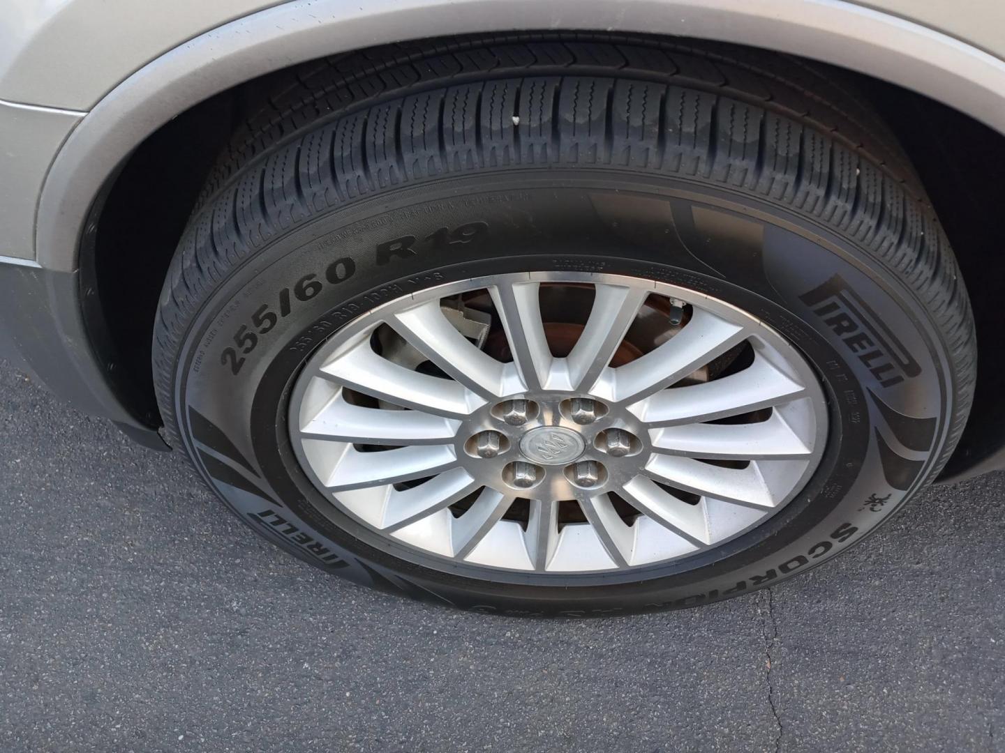 2008 Buick Enclave CXL FWD (5GAER23718J) with an 3.6L V6 DOHC 24V engine, 6-Speed Automatic Overdrive transmission, located at 323 E Dunlap Ave., Phoenix, AZ, 85020, (602) 331-9000, 33.567677, -112.069000 - 2008 Buick Enclave CXL FWD,.......EXCELLENT condition,....ONLY 127K MILES........ Ice Cold A/C front and rear, gray interior with gray leather seats in near perfect condition, New brakes, Tune up, Stereo/CD Player, Bluetooth, Phone sync, Satellite compatible, 3RD Row seating, Rear A/C, This suv - Photo#20