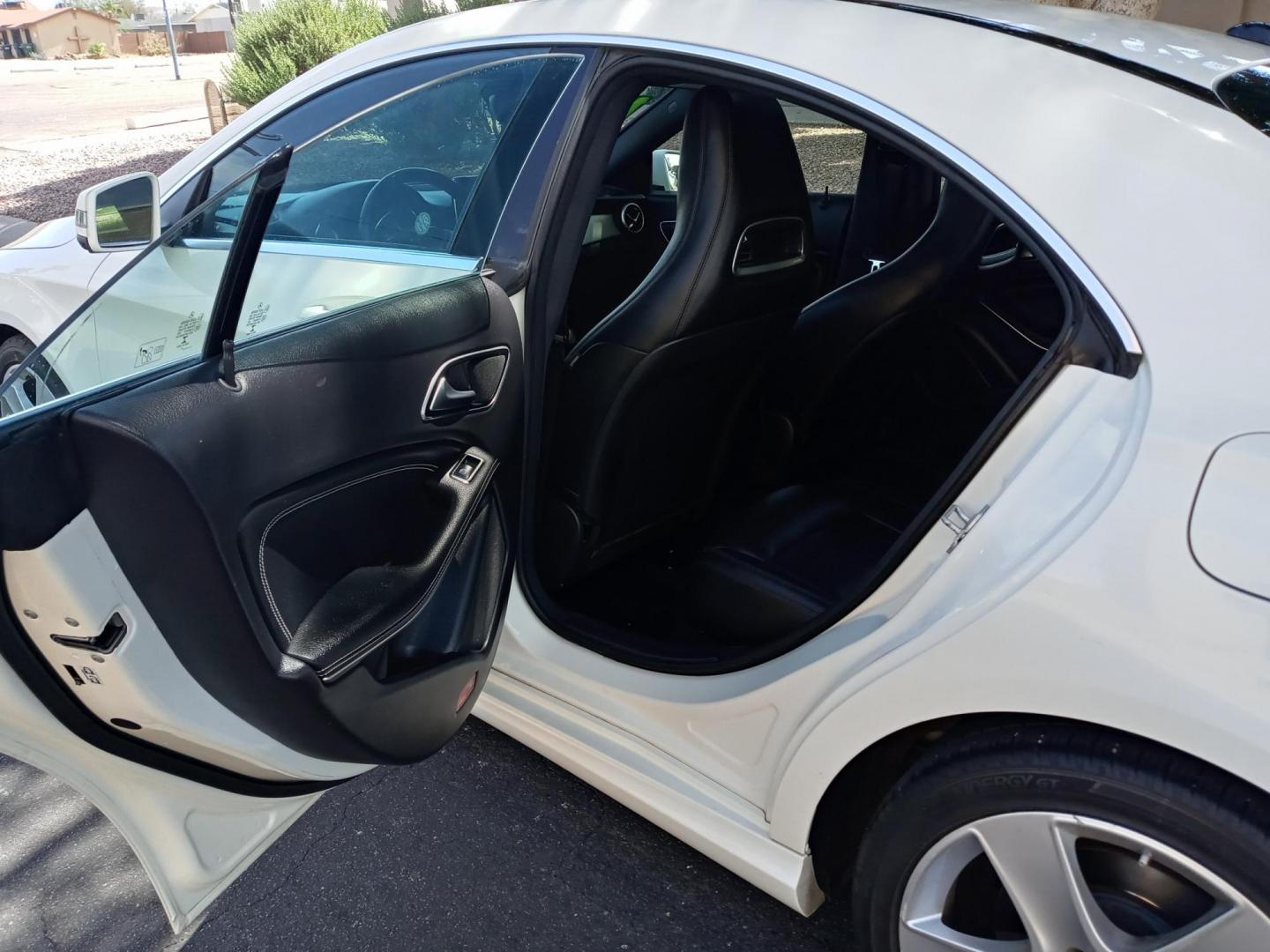 2015 WHITE /black Mercedes-Benz CLA-Class CLA250 (WDDSJ4EB7FN) with an 2.0L L4 DOHC 16V engine, 7-Speed Automatic transmission, located at 323 E Dunlap Ave., Phoenix, AZ, 85020, (602) 331-9000, 33.567677, -112.069000 - 2015 Mercedes-Benz CLA-Class CLA250,........EXCELLENT condition, A Real Must See!!.... ONLY 103K MILES!!!..... No accidents, Power everything, Stereo/cd player, Phone sync, Bluetooth, Navigation, Backup camera, Ice cold ac, Clean Black interior with Black leather seats in near perfect condition, po - Photo#9