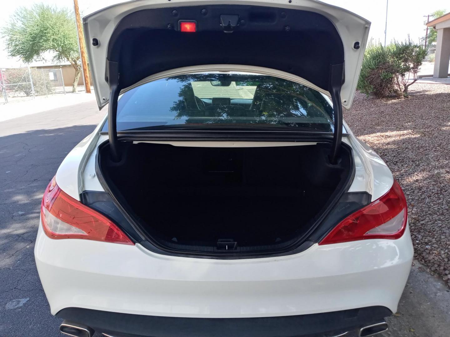 2015 WHITE /black Mercedes-Benz CLA-Class CLA250 (WDDSJ4EB7FN) with an 2.0L L4 DOHC 16V engine, 7-Speed Automatic transmission, located at 323 E Dunlap Ave., Phoenix, AZ, 85020, (602) 331-9000, 33.567677, -112.069000 - 2015 Mercedes-Benz CLA-Class CLA250,........EXCELLENT condition, A Real Must See!!.... ONLY 103K MILES!!!..... No accidents, Power everything, Stereo/cd player, Phone sync, Bluetooth, Navigation, Backup camera, Ice cold ac, Clean Black interior with Black leather seats in near perfect condition, po - Photo#17
