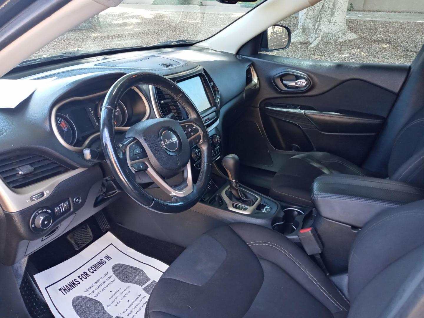 2017 black Jeep Cherokee Latitude FWD (1C4PJLCB7HW) with an 2.4L L4 DOHC 16V engine, 9A transmission, located at 323 E Dunlap Ave., Phoenix, AZ, 85020, (602) 331-9000, 33.567677, -112.069000 - Photo#9