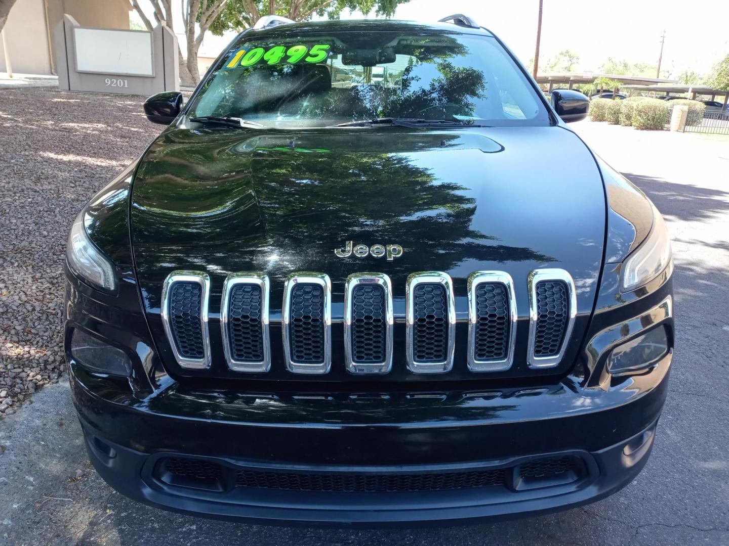 2017 black Jeep Cherokee Latitude FWD (1C4PJLCB7HW) with an 2.4L L4 DOHC 16V engine, 9A transmission, located at 323 E Dunlap Ave., Phoenix, AZ, 85020, (602) 331-9000, 33.567677, -112.069000 - Photo#1