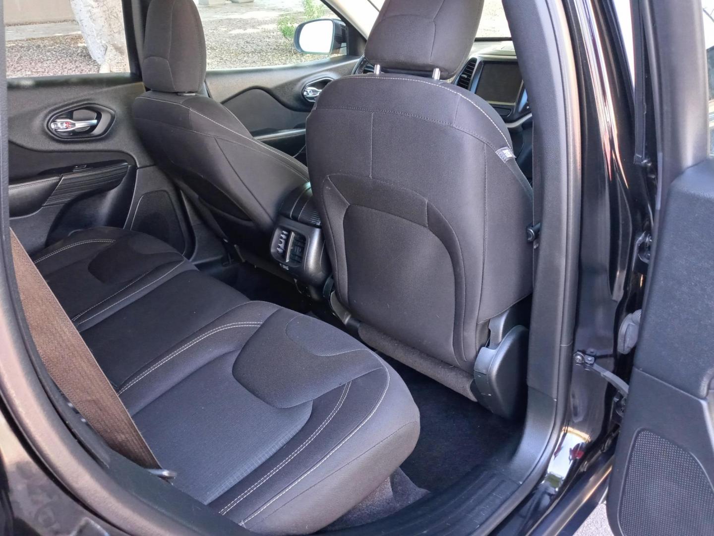 2017 black Jeep Cherokee Latitude FWD (1C4PJLCB7HW) with an 2.4L L4 DOHC 16V engine, 9A transmission, located at 323 E Dunlap Ave., Phoenix, AZ, 85020, (602) 331-9000, 33.567677, -112.069000 - Photo#15