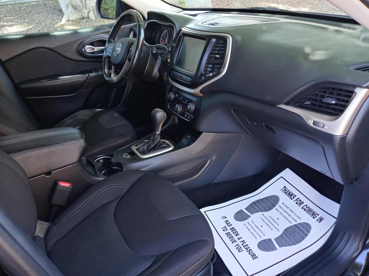 2017 black Jeep Cherokee Latitude FWD (1C4PJLCB7HW) with an 2.4L L4 DOHC 16V engine, 9A transmission, located at 323 E Dunlap Ave., Phoenix, AZ, 85020, (602) 331-9000, 33.567677, -112.069000 - Photo#13