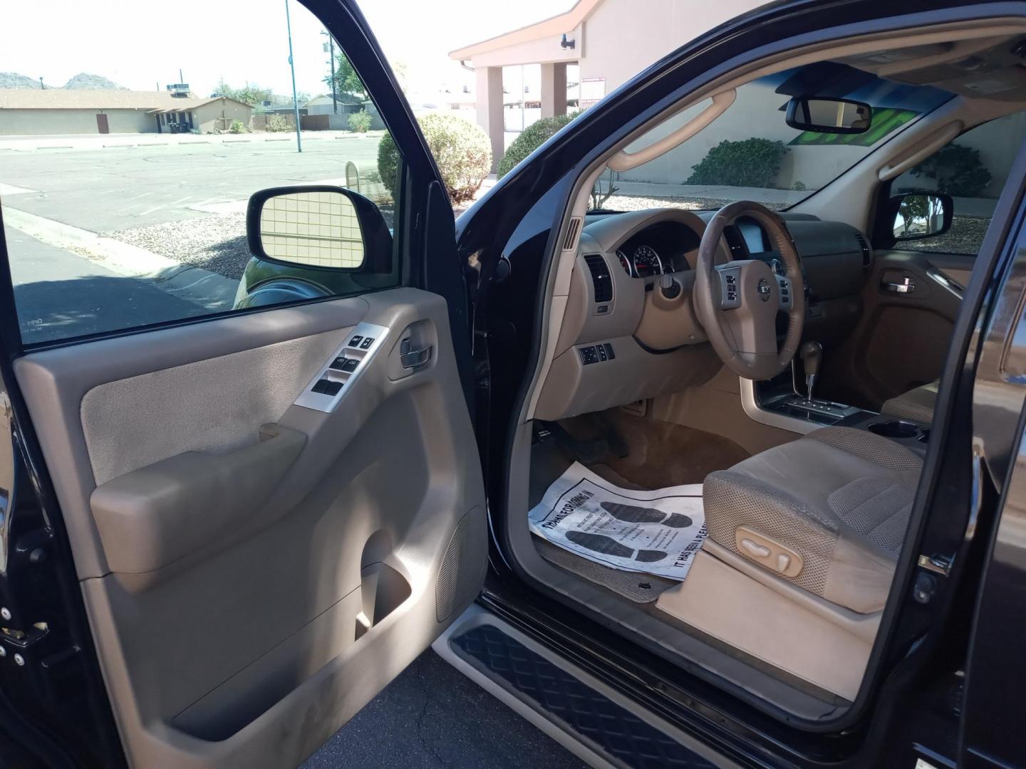 2011 black /tan Nissan Pathfinder LE 4WD (5N1AR1NB8BC) with an 4.0L V6 DOHC 24V engine, 5-Speed Automatic transmission, located at 323 E Dunlap Ave., Phoenix, AZ, 85020, (602) 331-9000, 33.567677, -112.069000 - 2011 Nissan Pathfinder LE 4WD,.......EXCELLENT condition,.... Ice Cold A/C front and rear, TAN interior with tan cloth seats in near perfect condition, New brakes, Tune up, Stereo/CD Player, Bluetooth, Phone sync, backup camera, 3RD Row seating, Rear A/C, This suv is gorgeous inside and out, Incredi - Photo#8