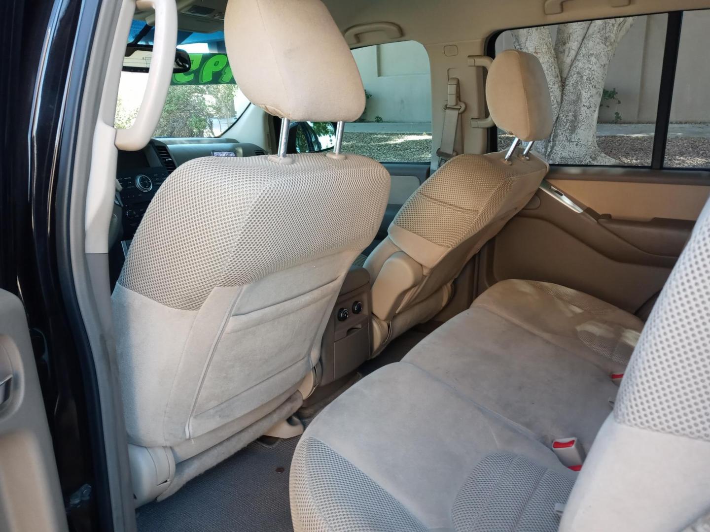 2011 black /tan Nissan Pathfinder LE 4WD (5N1AR1NB8BC) with an 4.0L V6 DOHC 24V engine, 5-Speed Automatic transmission, located at 323 E Dunlap Ave., Phoenix, AZ, 85020, (602) 331-9000, 33.567677, -112.069000 - 2011 Nissan Pathfinder LE 4WD,.......EXCELLENT condition,.... Ice Cold A/C front and rear, TAN interior with tan cloth seats in near perfect condition, New brakes, Tune up, Stereo/CD Player, Bluetooth, Phone sync, backup camera, 3RD Row seating, Rear A/C, This suv is gorgeous inside and out, Incredi - Photo#11