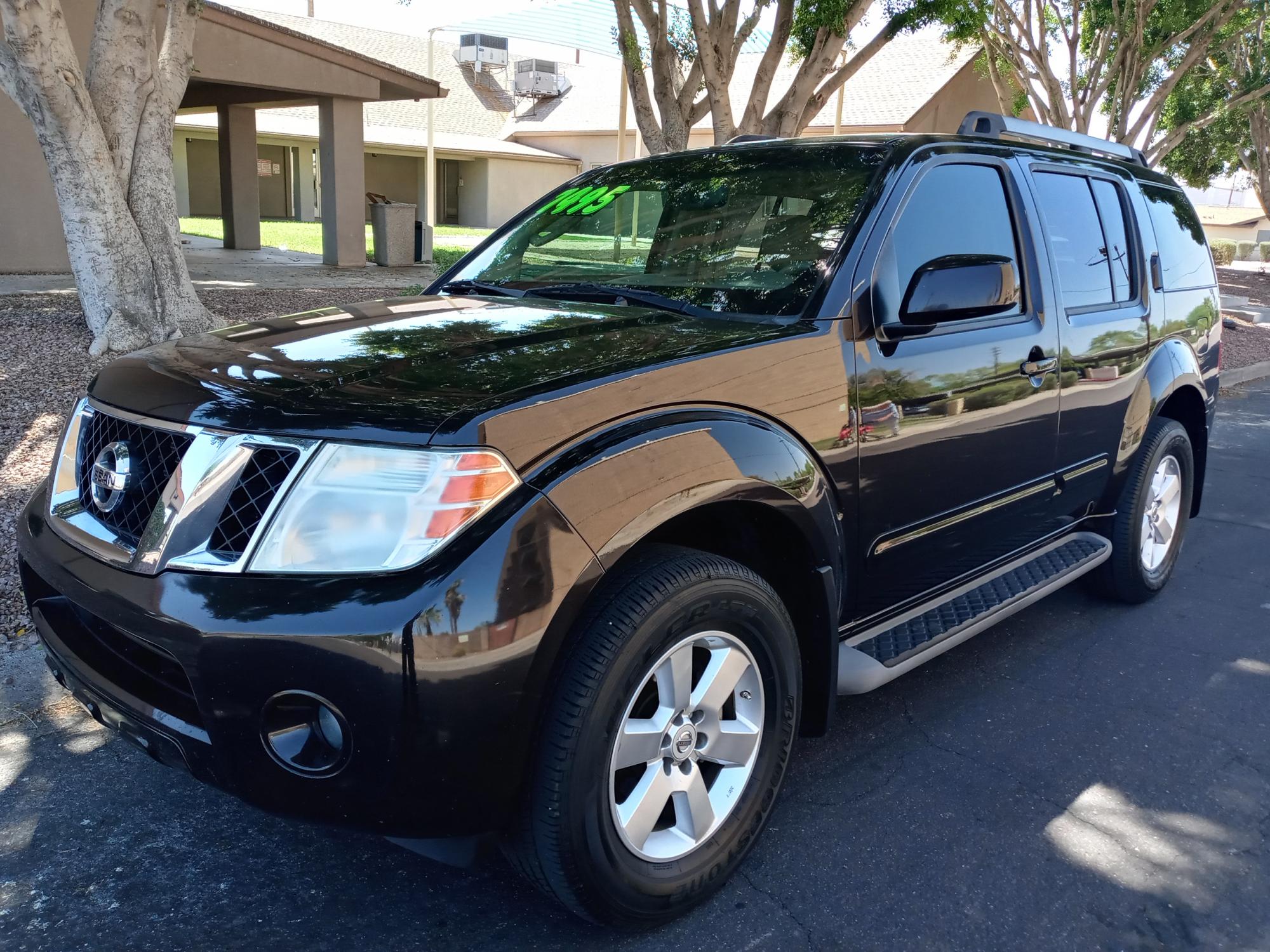 photo of 2011 Nissan Pathfinder LE 4WD