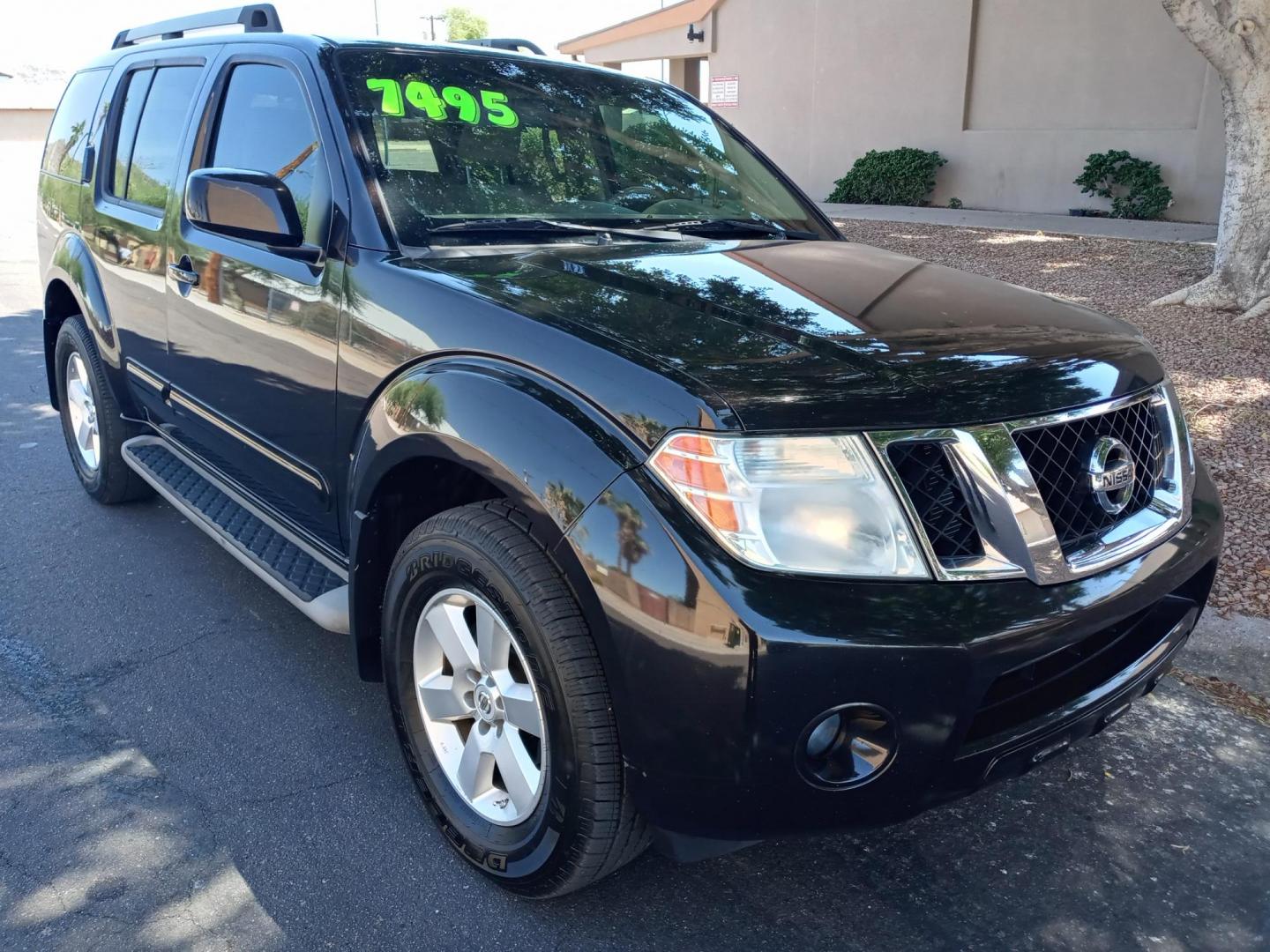 2011 black /tan Nissan Pathfinder LE 4WD (5N1AR1NB8BC) with an 4.0L V6 DOHC 24V engine, 5-Speed Automatic transmission, located at 323 E Dunlap Ave., Phoenix, AZ, 85020, (602) 331-9000, 33.567677, -112.069000 - 2011 Nissan Pathfinder LE 4WD,.......EXCELLENT condition,.... Ice Cold A/C front and rear, TAN interior with tan cloth seats in near perfect condition, New brakes, Tune up, Stereo/CD Player, Bluetooth, Phone sync, backup camera, 3RD Row seating, Rear A/C, This suv is gorgeous inside and out, Incredi - Photo#2