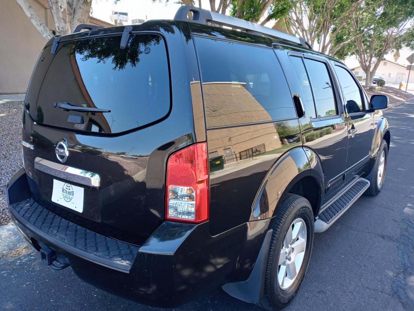 2011 black /tan Nissan Pathfinder LE 4WD (5N1AR1NB8BC) with an 4.0L V6 DOHC 24V engine, 5-Speed Automatic transmission, located at 323 E Dunlap Ave., Phoenix, AZ, 85020, (602) 331-9000, 33.567677, -112.069000 - 2011 Nissan Pathfinder LE 4WD,.......EXCELLENT condition,.... Ice Cold A/C front and rear, TAN interior with tan cloth seats in near perfect condition, New brakes, Tune up, Stereo/CD Player, Bluetooth, Phone sync, backup camera, 3RD Row seating, Rear A/C, This suv is gorgeous inside and out, Incredi - Photo#3