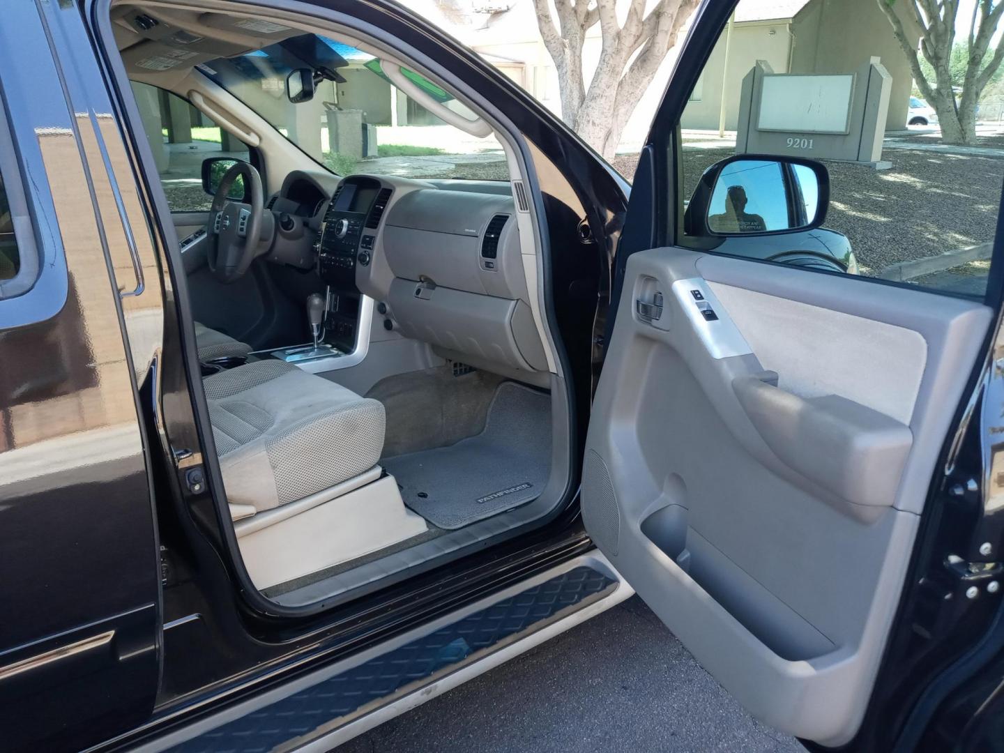 2011 black /tan Nissan Pathfinder LE 4WD (5N1AR1NB8BC) with an 4.0L V6 DOHC 24V engine, 5-Speed Automatic transmission, located at 323 E Dunlap Ave., Phoenix, AZ, 85020, (602) 331-9000, 33.567677, -112.069000 - 2011 Nissan Pathfinder LE 4WD,.......EXCELLENT condition,.... Ice Cold A/C front and rear, TAN interior with tan cloth seats in near perfect condition, New brakes, Tune up, Stereo/CD Player, Bluetooth, Phone sync, backup camera, 3RD Row seating, Rear A/C, This suv is gorgeous inside and out, Incredi - Photo#13
