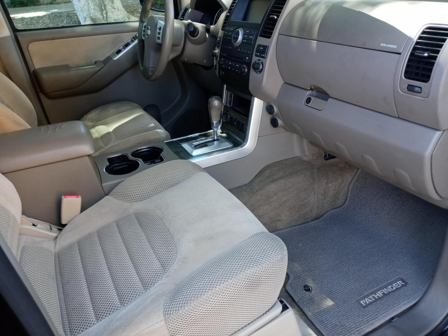 2011 black /tan Nissan Pathfinder LE 4WD (5N1AR1NB8BC) with an 4.0L V6 DOHC 24V engine, 5-Speed Automatic transmission, located at 323 E Dunlap Ave., Phoenix, AZ, 85020, (602) 331-9000, 33.567677, -112.069000 - 2011 Nissan Pathfinder LE 4WD,.......EXCELLENT condition,.... Ice Cold A/C front and rear, TAN interior with tan cloth seats in near perfect condition, New brakes, Tune up, Stereo/CD Player, Bluetooth, Phone sync, backup camera, 3RD Row seating, Rear A/C, This suv is gorgeous inside and out, Incredi - Photo#14