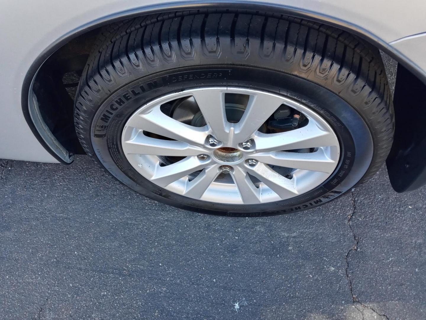 2012 silver /gray Honda Civic LX Coupe 5-Speed AT (2HGFG3B85CH) with an 2.3L L4 SOHC 16V engine, 5-Speed Automatic transmission, located at 323 E Dunlap Ave., Phoenix, AZ, 85020, (602) 331-9000, 33.567677, -112.069000 - Photo#16