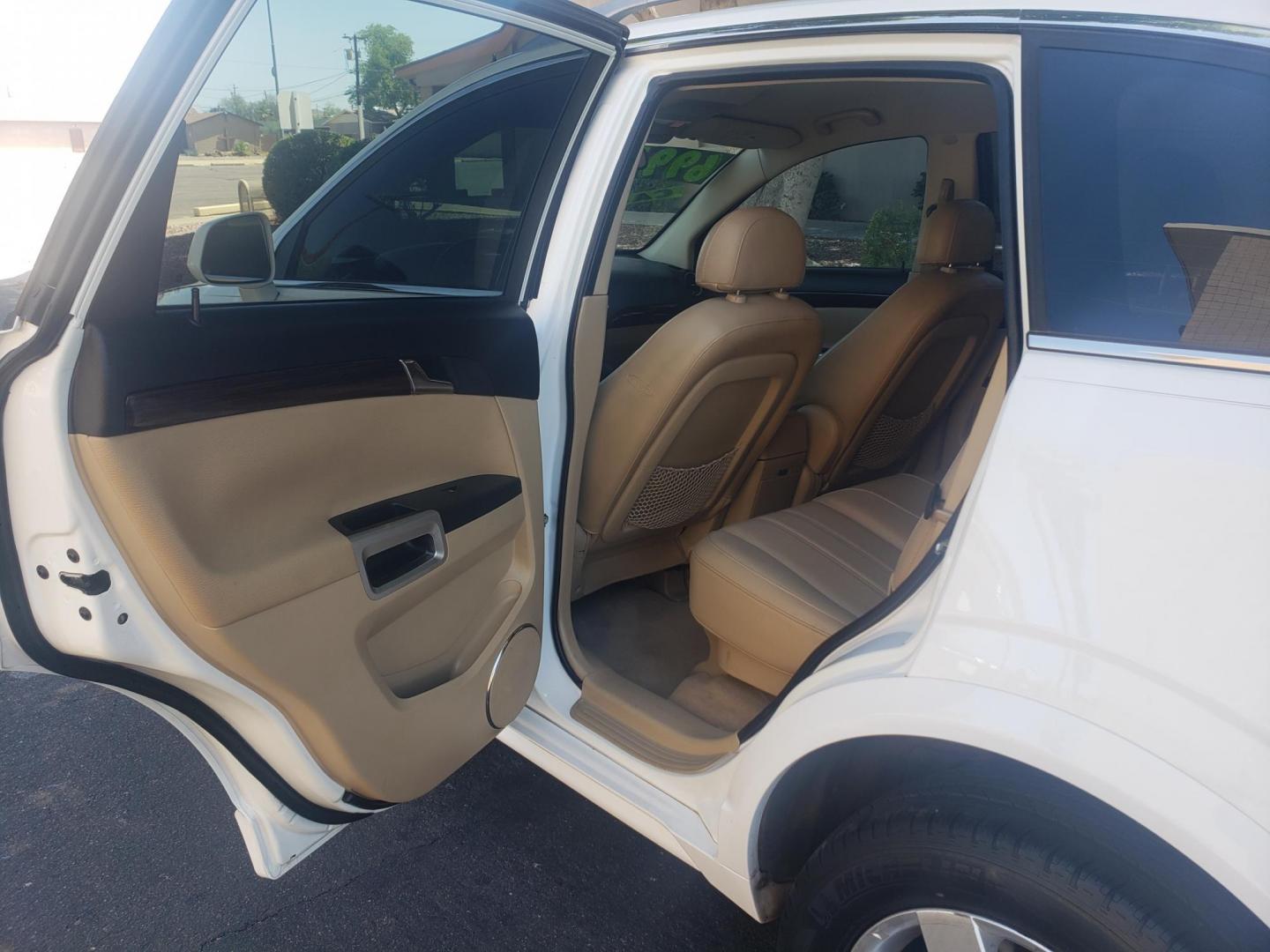 2008 WHITE /tan Saturn VUE FWD V6 XR (3GSCL53718S) with an 3.6L V6 DOHC 24V engine, 6-Speed Automatic Overdrive transmission, located at 323 E Dunlap Ave., Phoenix, AZ, 85020, (602) 331-9000, 33.567677, -112.069000 - 2008 Saturn VUE FWD V6 XR,.......EXCELLENT condition,.... Ice Cold A/C, tan interior with tan leather seats in near perfect condition, New brakes, Tune up, Stereo/CD Player, Bluetooth, Phone sync, Satellite compatible, This suv is gorgeous inside and out, Incredible gas mileage! Arizona title , Run - Photo#9