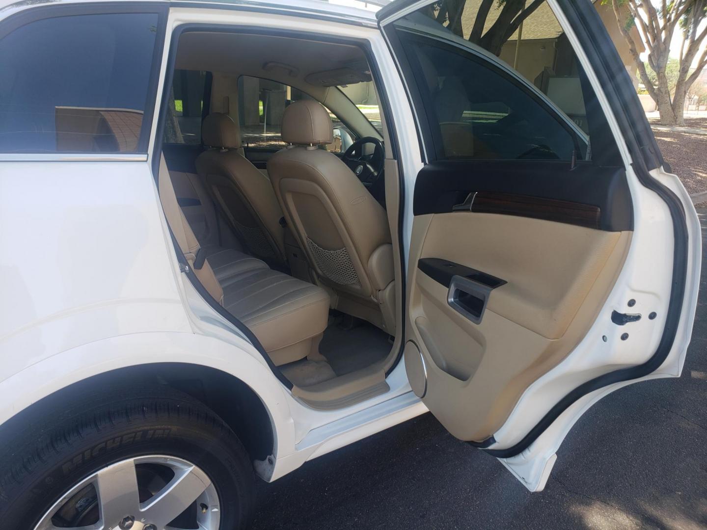 2008 WHITE /tan Saturn VUE FWD V6 XR (3GSCL53718S) with an 3.6L V6 DOHC 24V engine, 6-Speed Automatic Overdrive transmission, located at 323 E Dunlap Ave., Phoenix, AZ, 85020, (602) 331-9000, 33.567677, -112.069000 - 2008 Saturn VUE FWD V6 XR,.......EXCELLENT condition,.... Ice Cold A/C, tan interior with tan leather seats in near perfect condition, New brakes, Tune up, Stereo/CD Player, Bluetooth, Phone sync, Satellite compatible, This suv is gorgeous inside and out, Incredible gas mileage! Arizona title , Run - Photo#13
