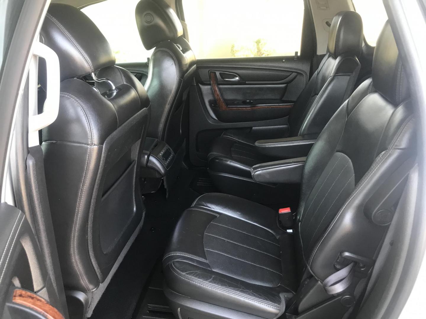 2014 silver /gray and black Chevrolet Traverse LTZ FWD (1GNKRJKD1EJ) with an 3.6L V6 DOHC 24V engine, 6-Speed Automatic transmission, located at 323 E Dunlap Ave., Phoenix, AZ, 85020, (602) 331-9000, 33.567677, -112.069000 - 2014 Chevrolet Traverse LTZ 2WD,........Automatic with 3RD ROW SEATING, Cold A/C, Silver with black leather seats, Touch screen Stereo, Bluetooth, Phone sync, Back-up camera, Satellite compatible, This family suv is in good condition, Clean title , .....passed emissions.....Call or text Dave 602-3 - Photo#12
