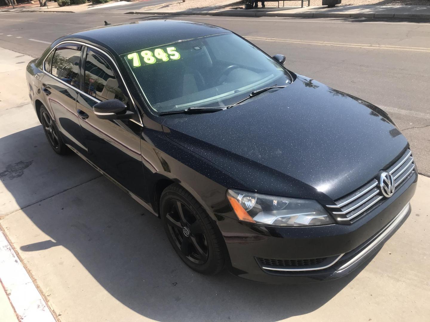 2013 black /black Volkswagen Passat 2.5L SE AT (1VWBP7A3XDC) with an 2.5L L5 engine, 6-Speed Automatic transmission, located at 323 E Dunlap Ave., Phoenix, AZ, 85020, (602) 331-9000, 33.567677, -112.069000 - 2013 VW VOLKSWAGEN PASSAT SE ,.......EXCELLENT condition,.... Automatic, 2.5L 5cyl. engine, Ice Cold A/C, Black exterior with black leather seats in near perfect condition, Premium Sound CD, double din, This sedan is gorgeous inside and out, Incredible gas mileage! Clean title , Runs and Drives Exce - Photo#5
