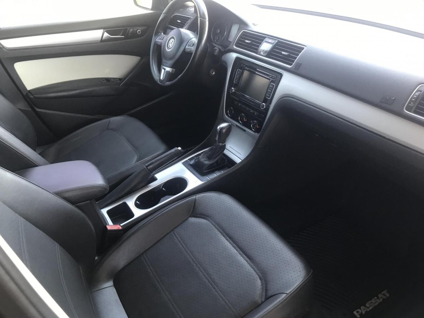 2013 black /black Volkswagen Passat 2.5L SE AT (1VWBP7A3XDC) with an 2.5L L5 engine, 6-Speed Automatic transmission, located at 323 E Dunlap Ave., Phoenix, AZ, 85020, (602) 331-9000, 33.567677, -112.069000 - 2013 VW VOLKSWAGEN PASSAT SE ,.......EXCELLENT condition,.... Automatic, 2.5L 5cyl. engine, Ice Cold A/C, Black exterior with black leather seats in near perfect condition, Premium Sound CD, double din, This sedan is gorgeous inside and out, Incredible gas mileage! Clean title , Runs and Drives Exce - Photo#7