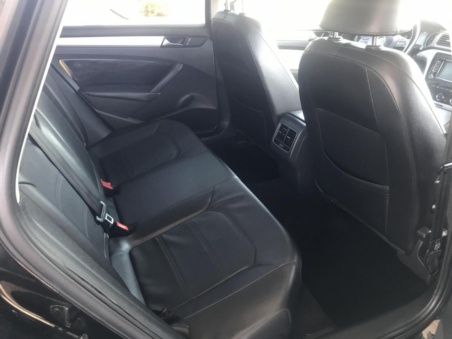 2013 black /black Volkswagen Passat 2.5L SE AT (1VWBP7A3XDC) with an 2.5L L5 engine, 6-Speed Automatic transmission, located at 323 E Dunlap Ave., Phoenix, AZ, 85020, (602) 331-9000, 33.567677, -112.069000 - 2013 VW VOLKSWAGEN PASSAT SE ,.......EXCELLENT condition,.... Automatic, 2.5L 5cyl. engine, Ice Cold A/C, Black exterior with black leather seats in near perfect condition, Premium Sound CD, double din, This sedan is gorgeous inside and out, Incredible gas mileage! Clean title , Runs and Drives Exce - Photo#9