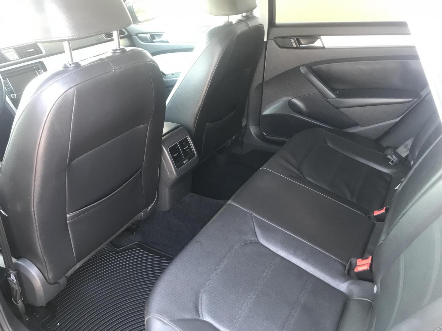 2013 black /black Volkswagen Passat 2.5L SE AT (1VWBP7A3XDC) with an 2.5L L5 engine, 6-Speed Automatic transmission, located at 323 E Dunlap Ave., Phoenix, AZ, 85020, (602) 331-9000, 33.567677, -112.069000 - 2013 VW VOLKSWAGEN PASSAT SE ,.......EXCELLENT condition,.... Automatic, 2.5L 5cyl. engine, Ice Cold A/C, Black exterior with black leather seats in near perfect condition, Premium Sound CD, double din, This sedan is gorgeous inside and out, Incredible gas mileage! Clean title , Runs and Drives Exce - Photo#11
